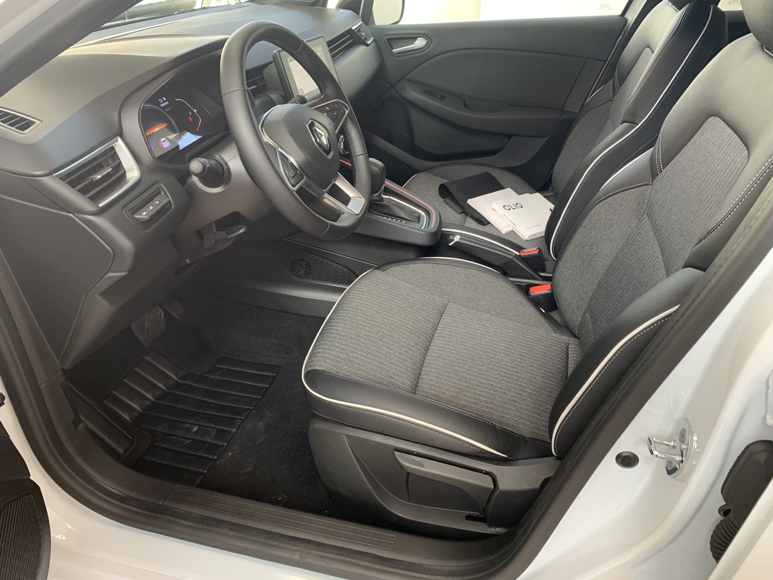 CLIO ZEN TECH 145CV + LLANTAS 17″