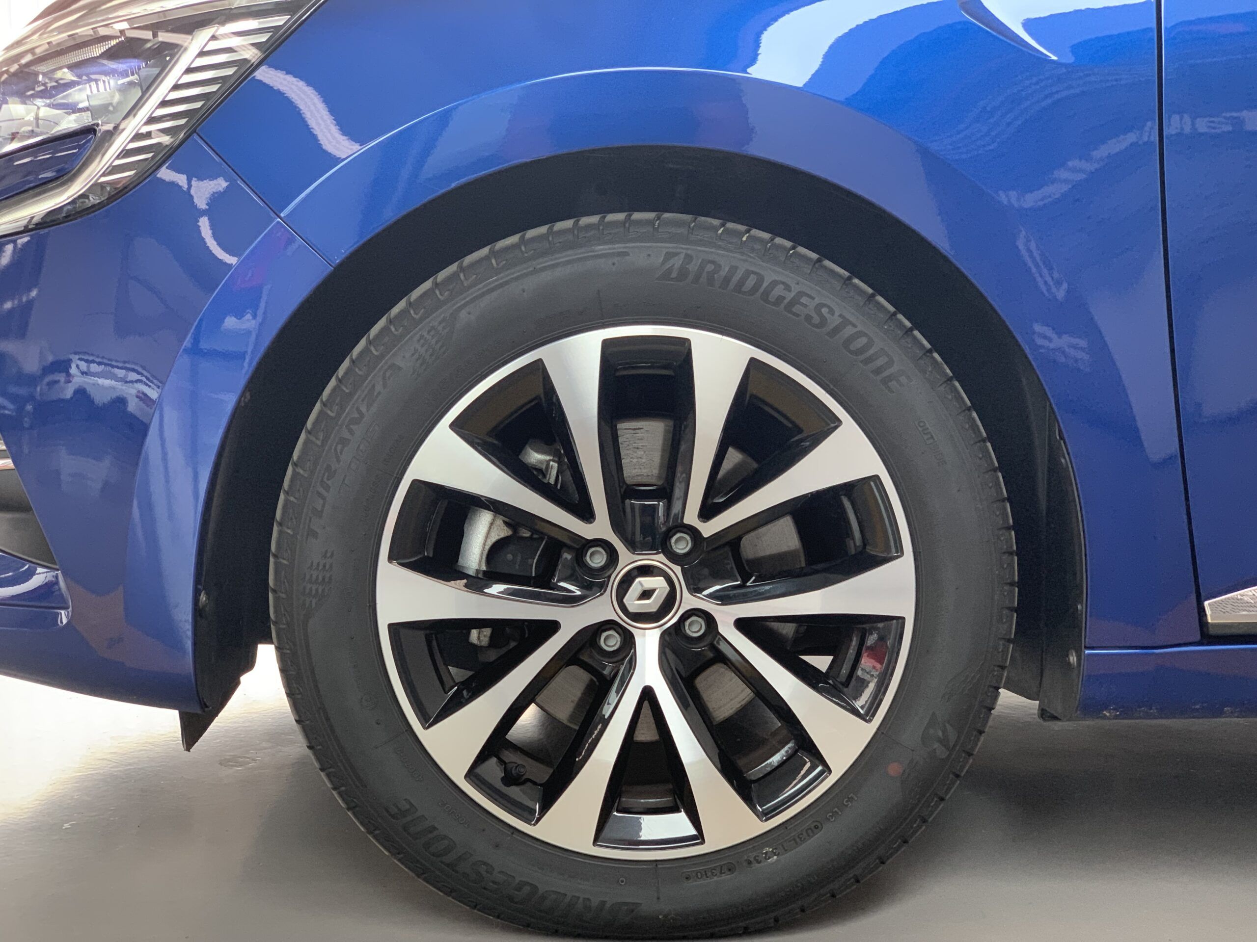 RENAULT CLIO TECHNO TCE 140CV + RUEDA DE REPUESTO + CARGADOR POR INDUCCION + PACK CITY