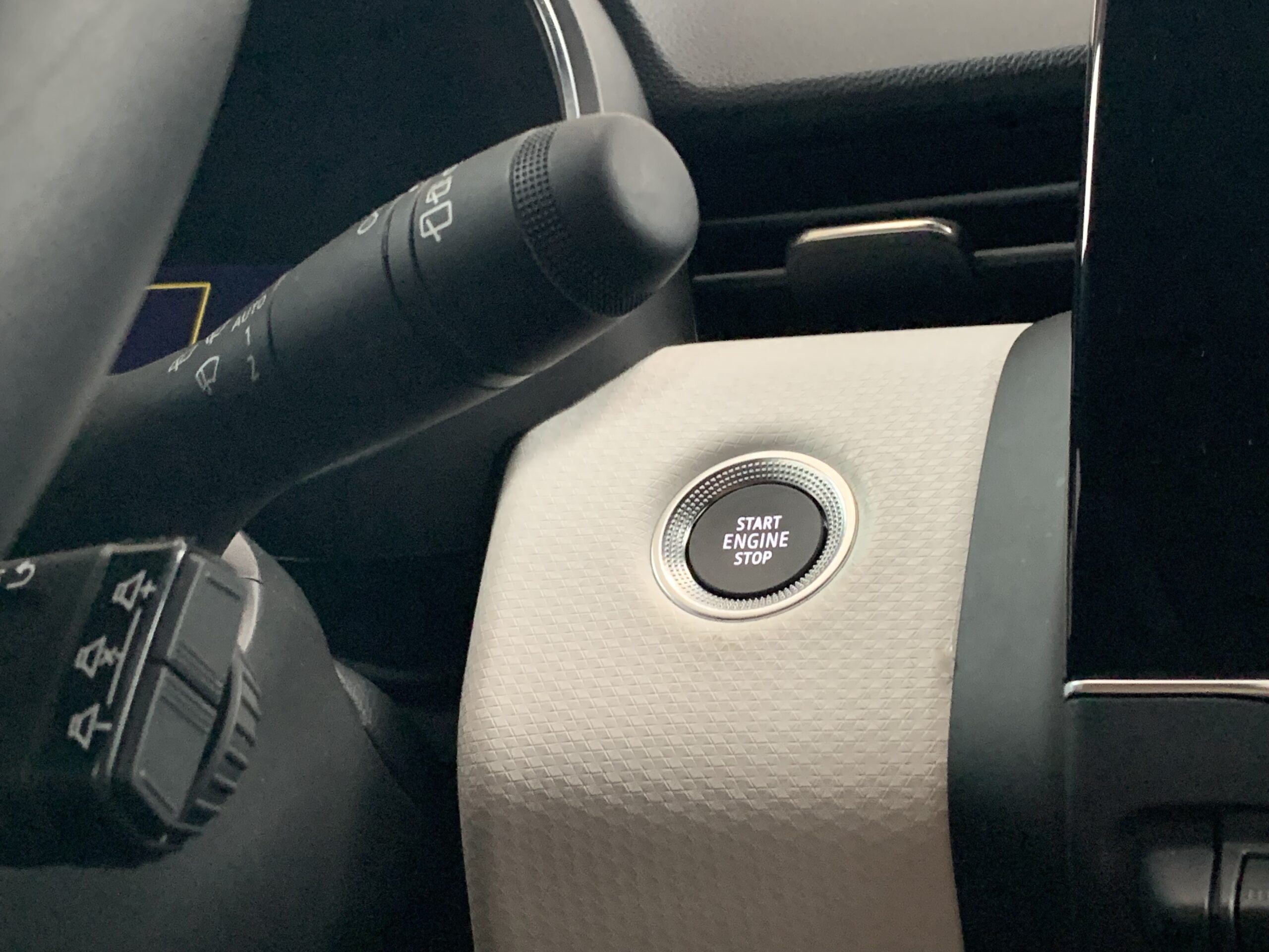 RENAULT CLIO TECHNO TCE 140CV + RUEDA DE REPUESTO + CARGADOR POR INDUCCION + PACK CITY