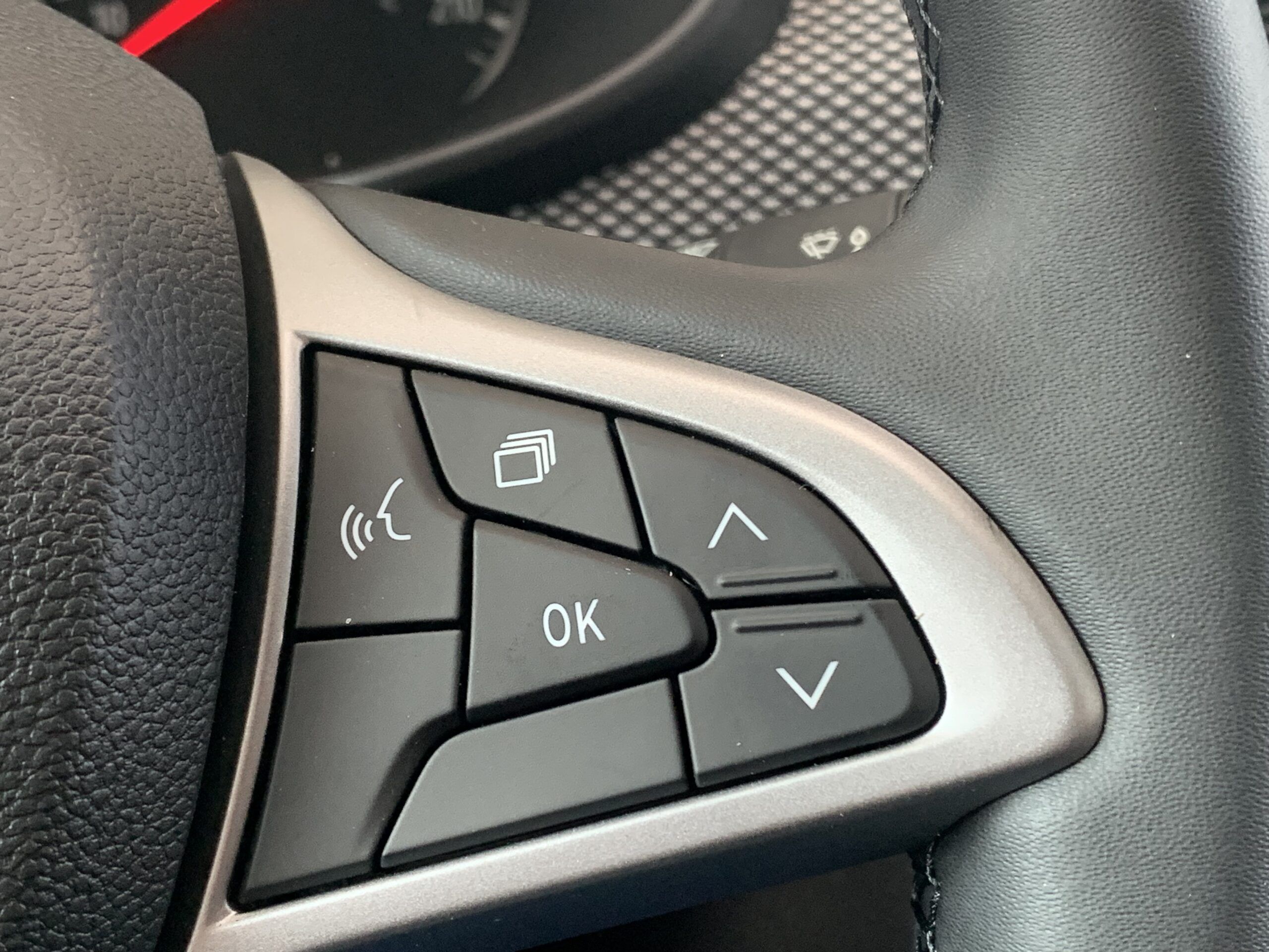 DACIA JOGGER EXPRESSION 1.0 TCE 110CV 7 PLAZAS + RUEDA DE REPUESTO + CLIMATIZACION AUTOMATICA + PACK EASY + FRENO DE MANO ELECTRICO + TARJETA MANOS LIBRES + PACK NAVEGACION + SENSORES DE APARCAMIENTO DELANTEROS Y TRASEROS CON CAMARA Y DETECTOR DE ANGULO MUERTO