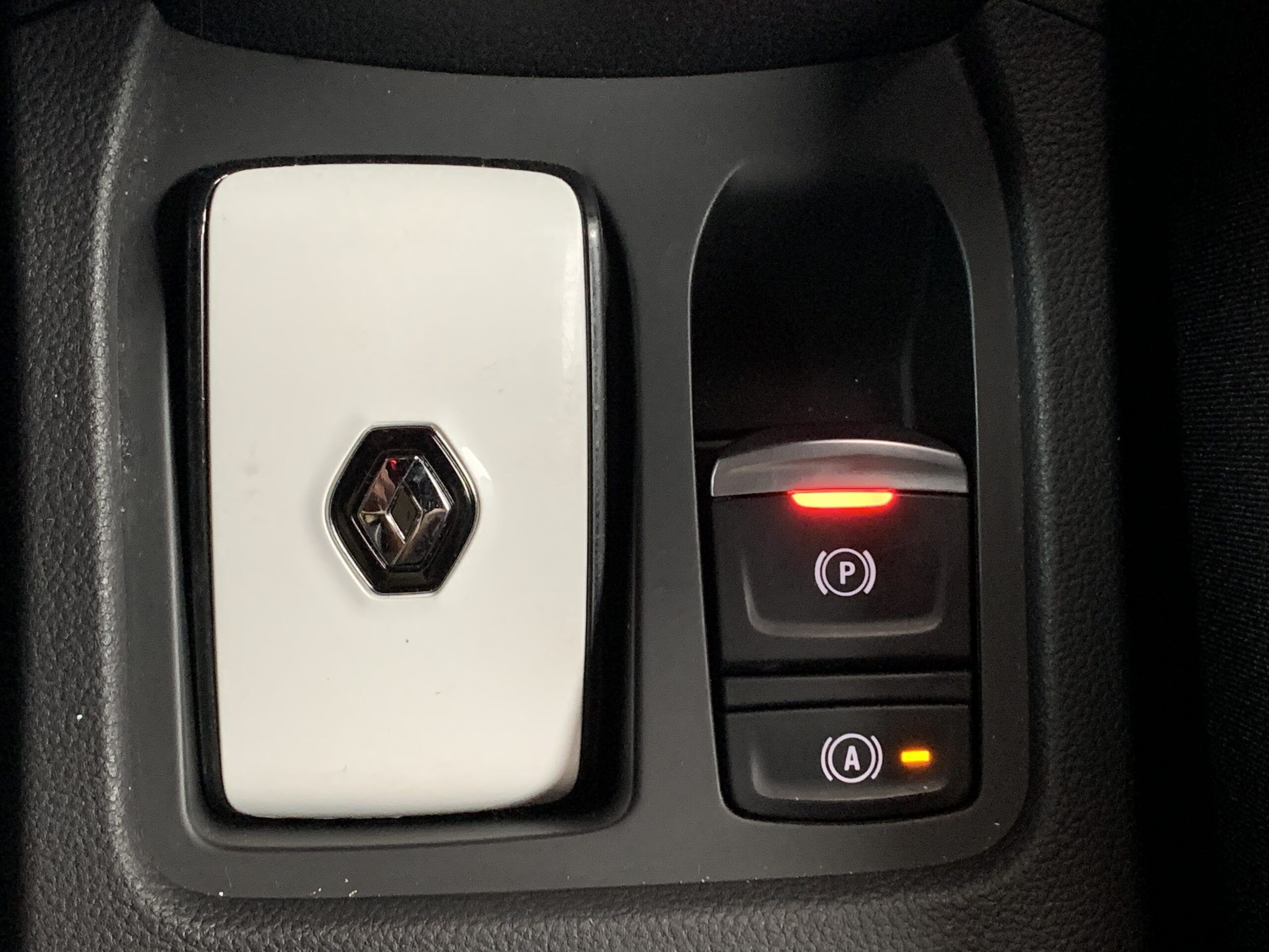 RENAULT CLIO TECHNO TCE 140CV + RUEDA DE REPUESTO + CARGADOR POR INDUCCION + PACK CITY