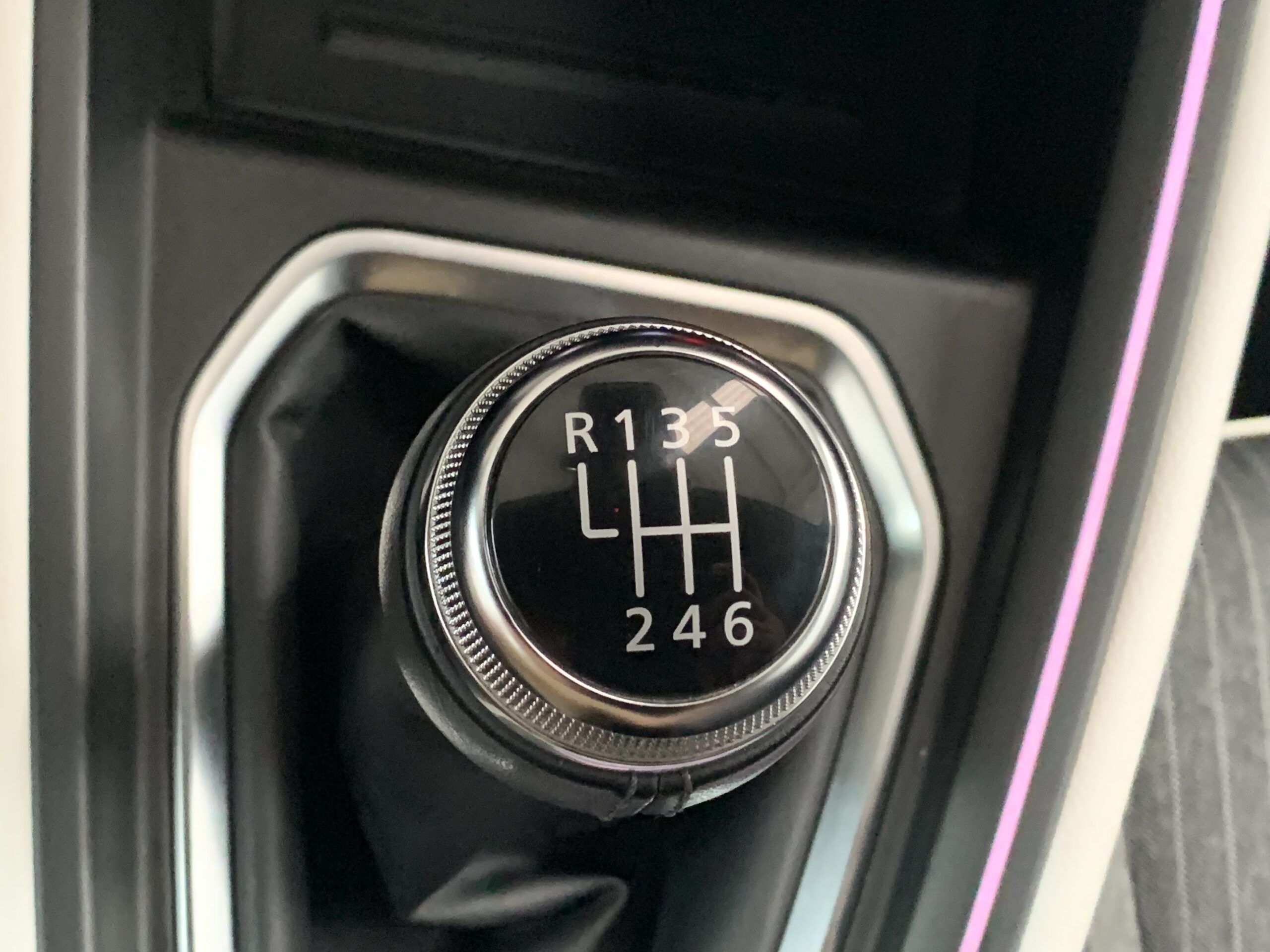 RENAULT CLIO TECHNO TCE 140CV + RUEDA DE REPUESTO + CARGADOR POR INDUCCION + PACK CITY