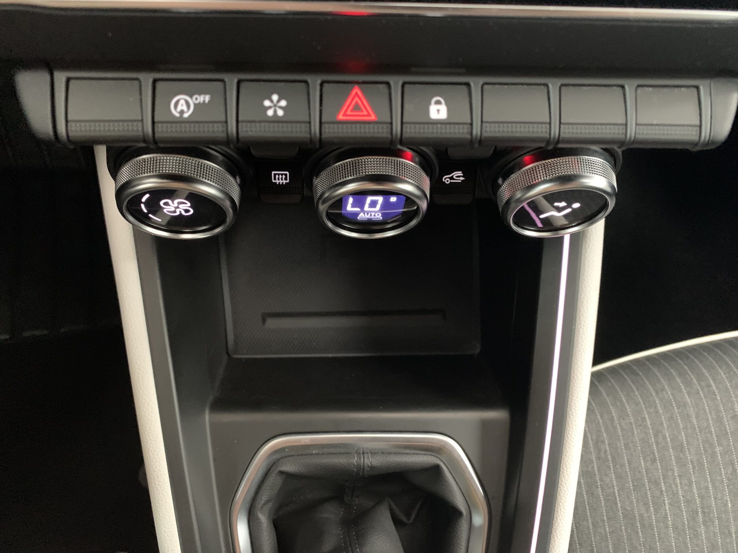 RENAULT CLIO TECHNO TCE 140CV + RUEDA DE REPUESTO + CARGADOR POR INDUCCION + PACK CITY