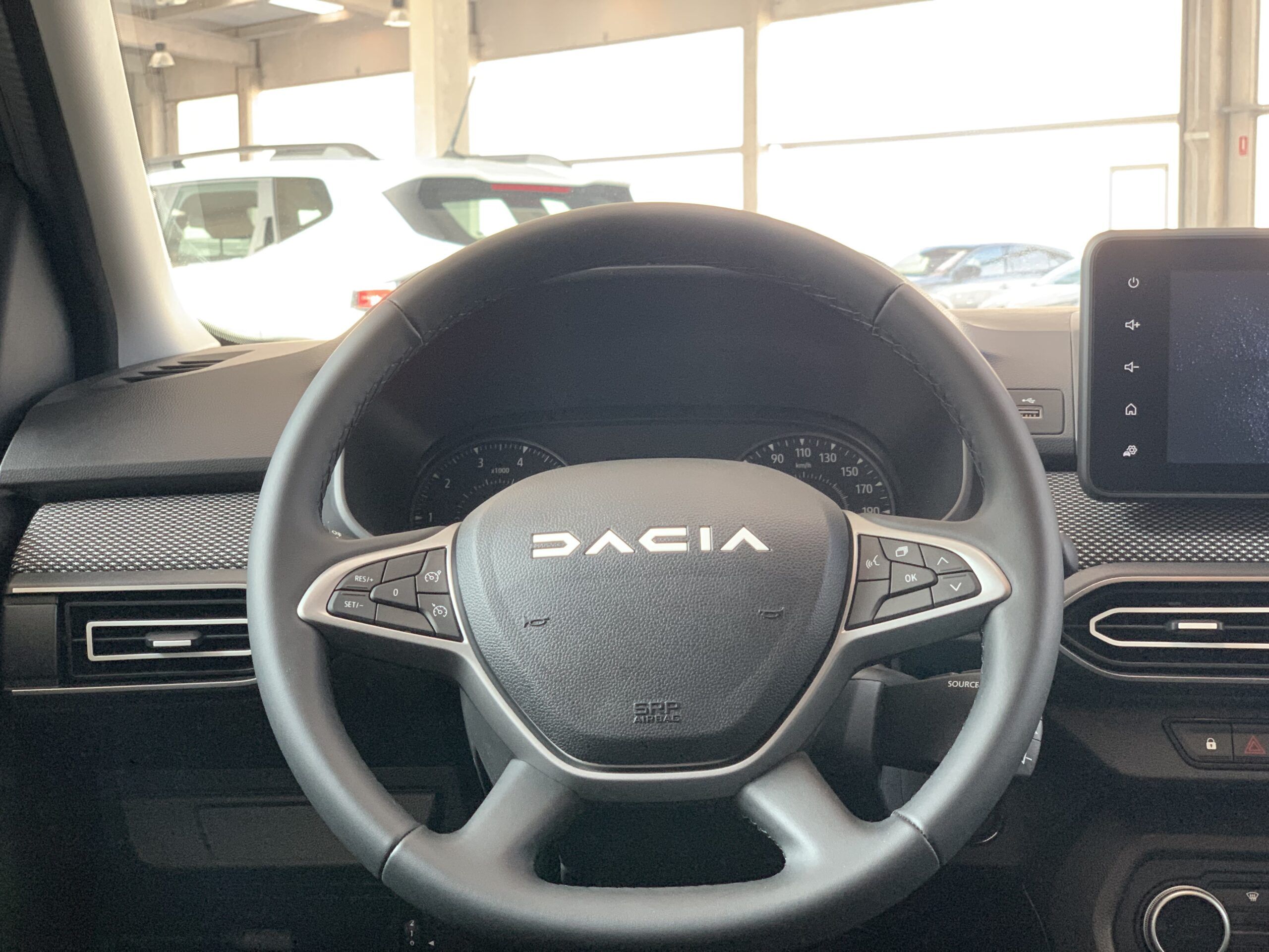 DACIA JOGGER EXPRESSION 1.0 TCE 110CV 7 PLAZAS + RUEDA DE REPUESTO + CLIMATIZACION AUTOMATICA + PACK EASY + FRENO DE MANO ELECTRICO + TARJETA MANOS LIBRES + PACK NAVEGACION + SENSORES DE APARCAMIENTO DELANTEROS Y TRASEROS CON CAMARA Y DETECTOR DE ANGULO MUERTO