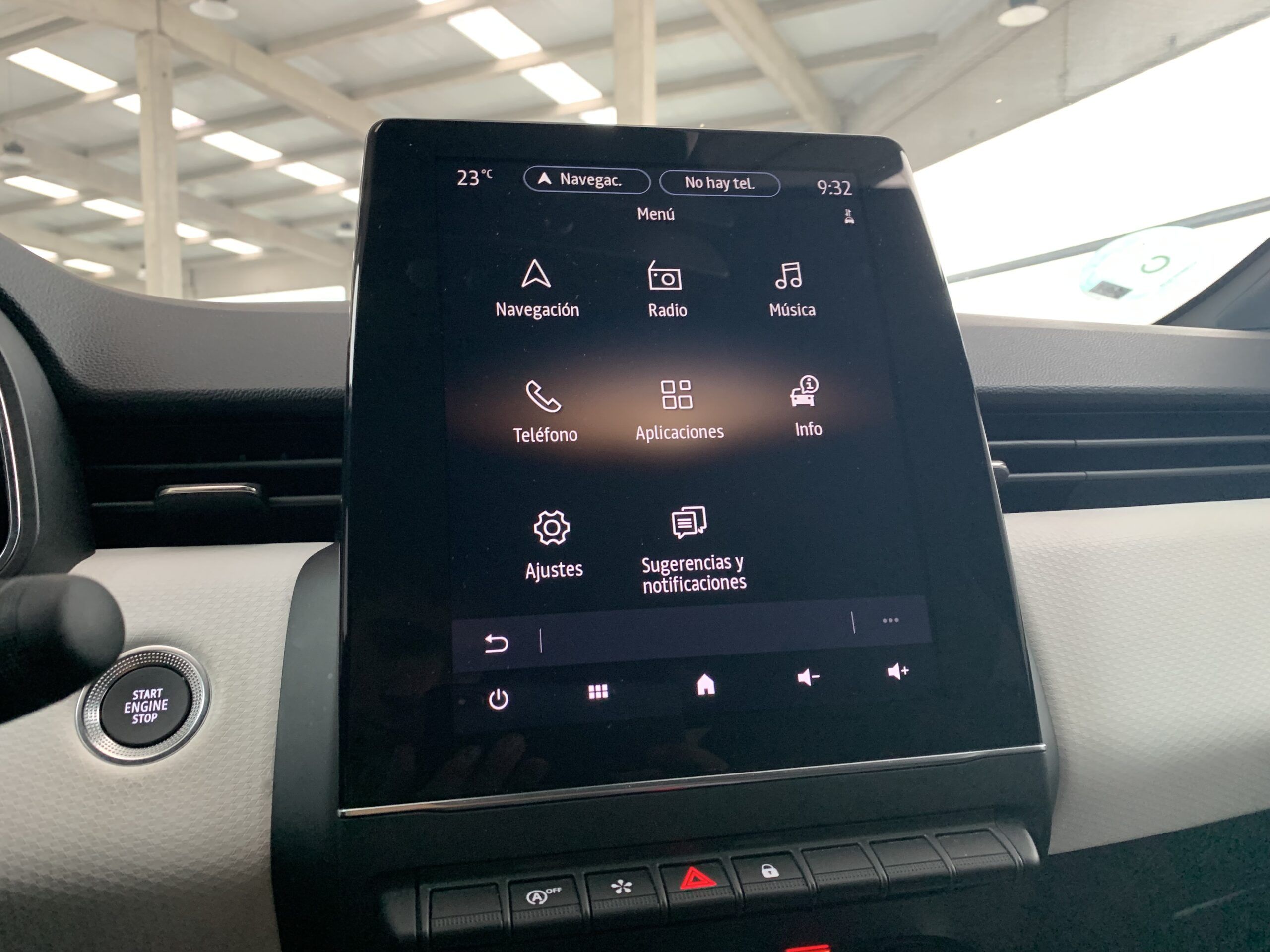 RENAULT CLIO TECHNO TCE 140CV + RUEDA DE REPUESTO + CARGADOR POR INDUCCION + PACK CITY