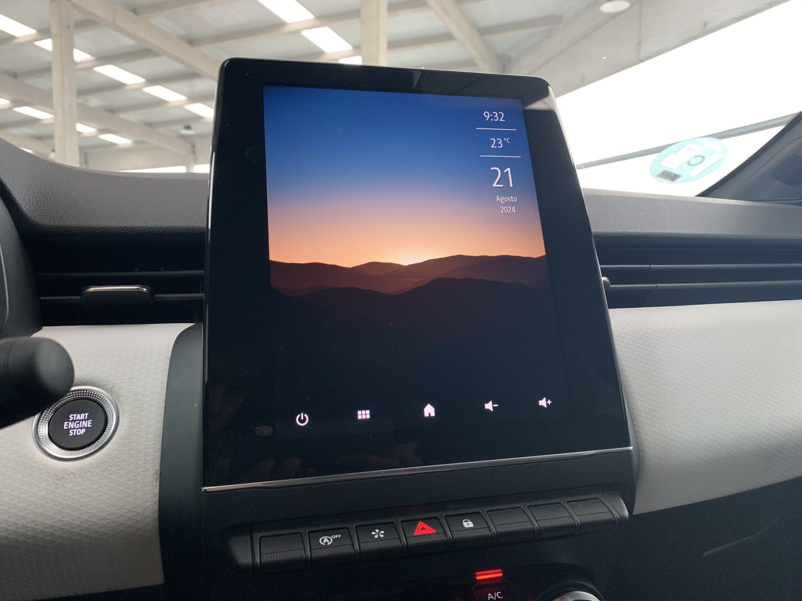 RENAULT CLIO TECHNO TCE 140CV + RUEDA DE REPUESTO + CARGADOR POR INDUCCION + PACK CITY