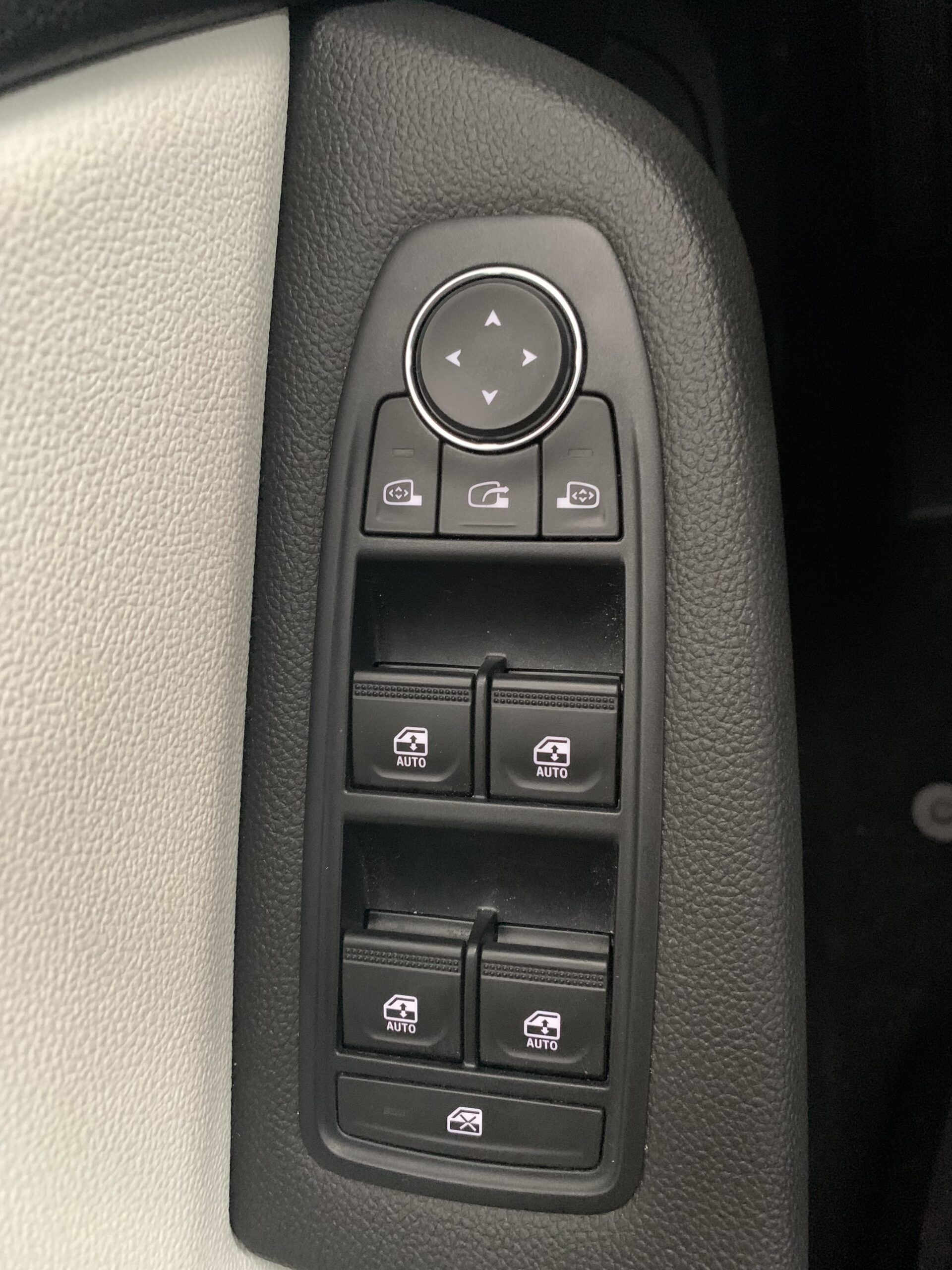 RENAULT CLIO TECHNO TCE 140CV + RUEDA DE REPUESTO + CARGADOR POR INDUCCION + PACK CITY