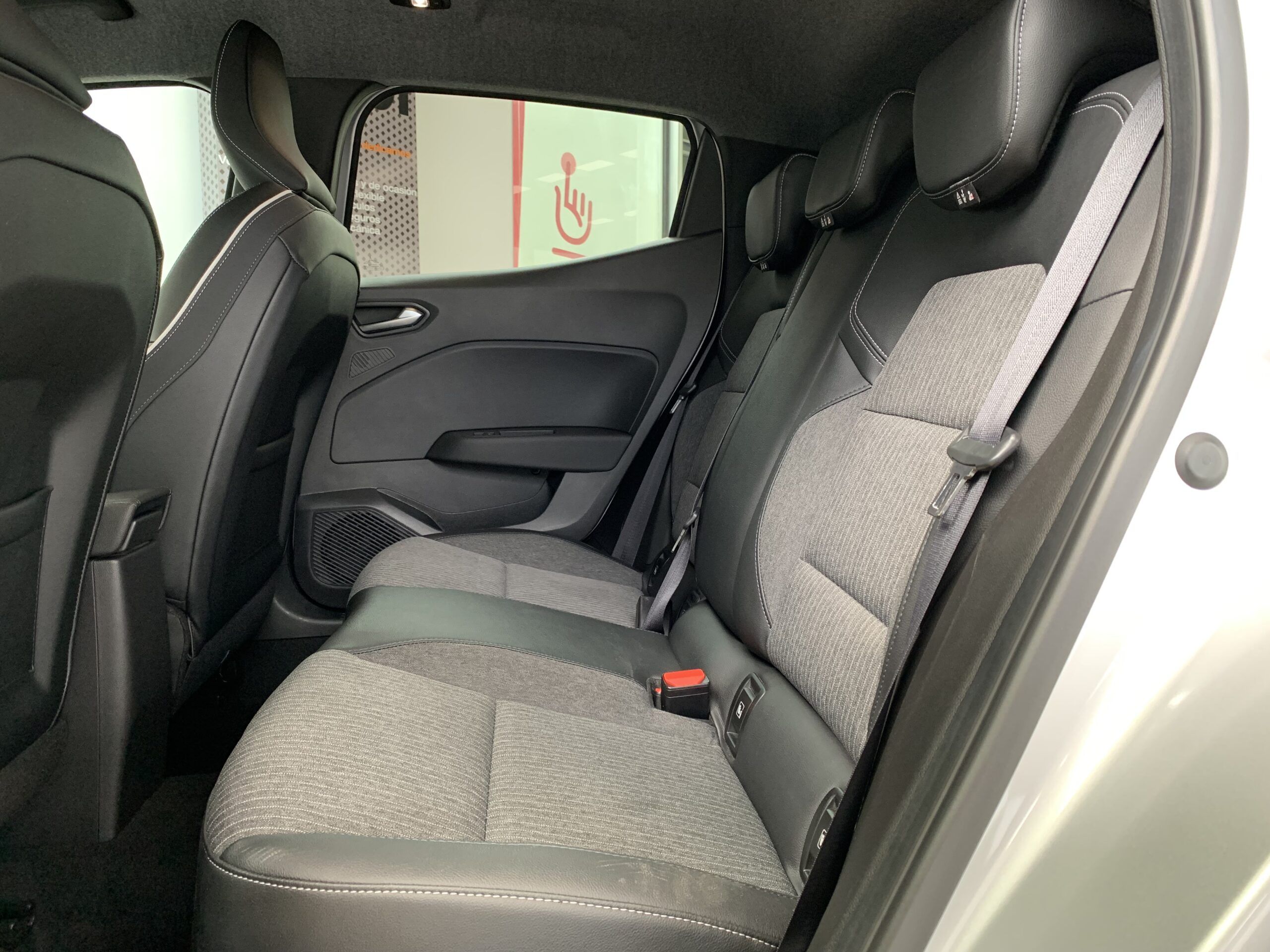 RENAULT CLIO TECHNO TCE 90CV + RUEDA REPUESTO + CARGADOR POR INDUCCION + PACK EASY PARKING + PACK LIGHTNING + PACK FULL SCREEN EASY LINK