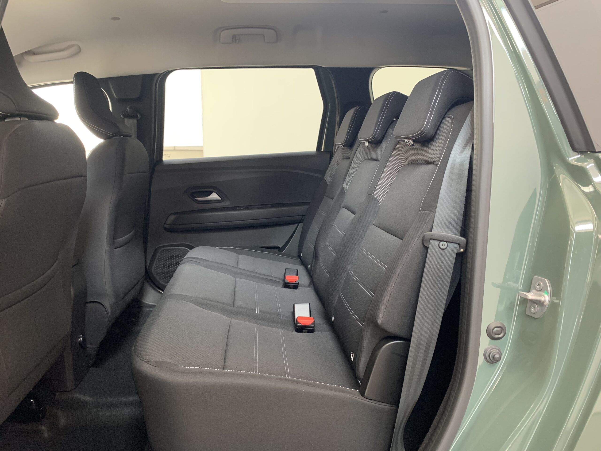 DACIA JOGGER EXPRESSION 1.0 TCE 110CV 7 PLAZAS + RUEDA DE REPUESTO + CLIMATIZACION AUTOMATICA + PACK EASY + FRENO DE MANO ELECTRICO + TARJETA MANOS LIBRES + PACK NAVEGACION + SENSORES DE APARCAMIENTO DELANTEROS Y TRASEROS CON CAMARA Y DETECTOR DE ANGULO MUERTO