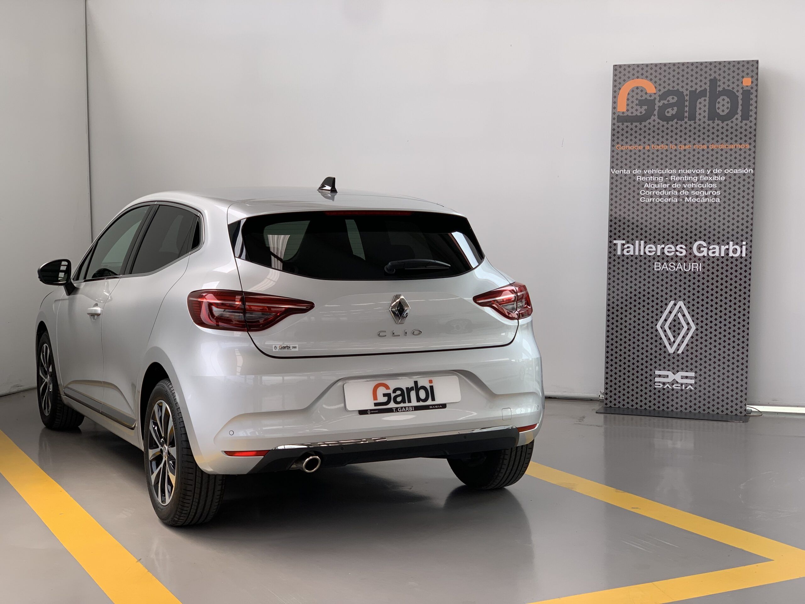RENAULT CLIO TECHNO TCE 90CV + RUEDA REPUESTO + CARGADOR POR INDUCCION + PACK EASY PARKING + PACK LIGHTNING + PACK FULL SCREEN EASY LINK