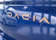 DACIA SANDERO STEPWAY EXTREME TCE 90CV CVT AUTOMATICO + NAVEGACION INCORPORADA EN LA PANTALLA + FRENO DE MANO AUTOMATICO + AYUDA AL APARCAMIENTO DELANTERO Y TRASERO + DETECTOR DE ANGULO MUERTO + CONSOLA CENTRAL CERRADA CON REPOSABRAZOS