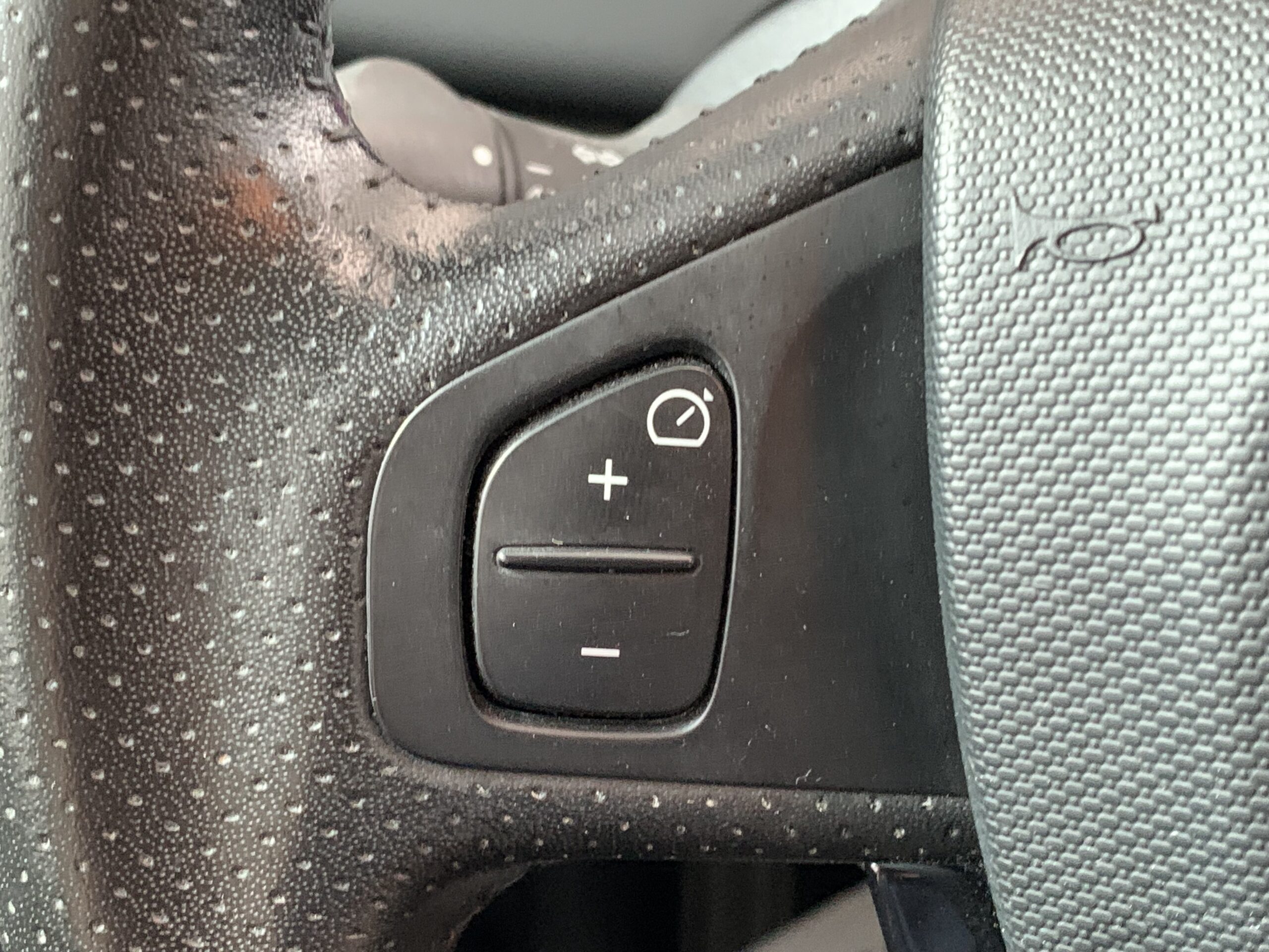 RENAULT ZOE LIMITED 110CV BATERIA 40KWH + LLANTAS DE ALEACION + AYUDA AL APARCAMIENTO TRASERO & CAMARA DE VISION TRASERA