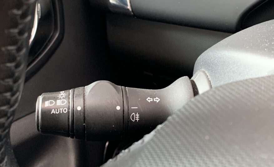 RENAULT ZOE LIMITED 110CV BATERIA 40KWH + LLANTAS DE ALEACION + AYUDA AL APARCAMIENTO TRASERO & CAMARA DE VISION TRASERA