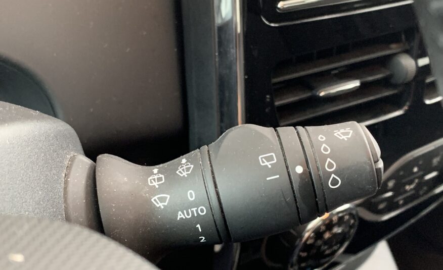 RENAULT ZOE LIMITED 110CV BATERIA 40KWH + LLANTAS DE ALEACION + AYUDA AL APARCAMIENTO TRASERO & CAMARA DE VISION TRASERA