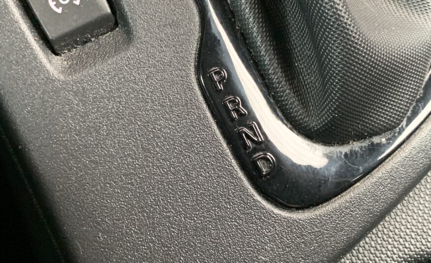 RENAULT ZOE LIMITED 110CV BATERIA 40KWH + LLANTAS DE ALEACION + AYUDA AL APARCAMIENTO TRASERO & CAMARA DE VISION TRASERA