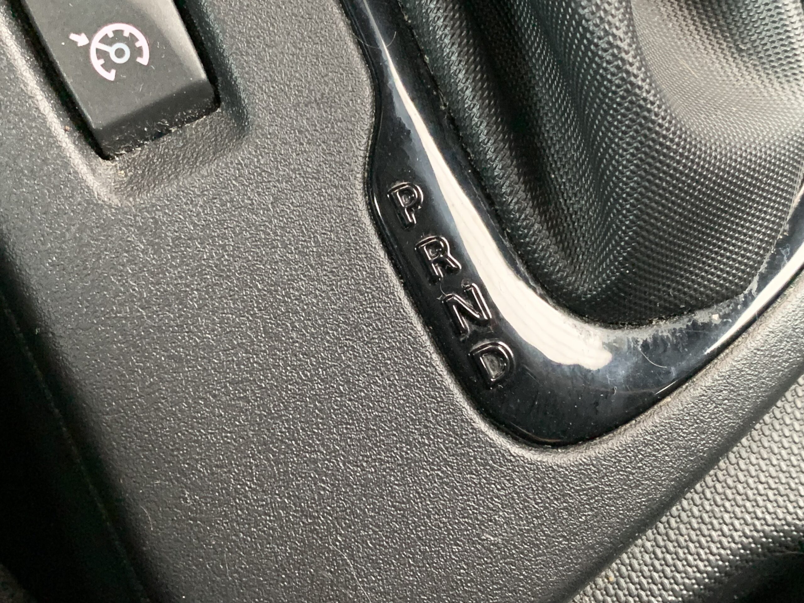 RENAULT ZOE LIMITED 110CV BATERIA 40KWH + LLANTAS DE ALEACION + AYUDA AL APARCAMIENTO TRASERO & CAMARA DE VISION TRASERA