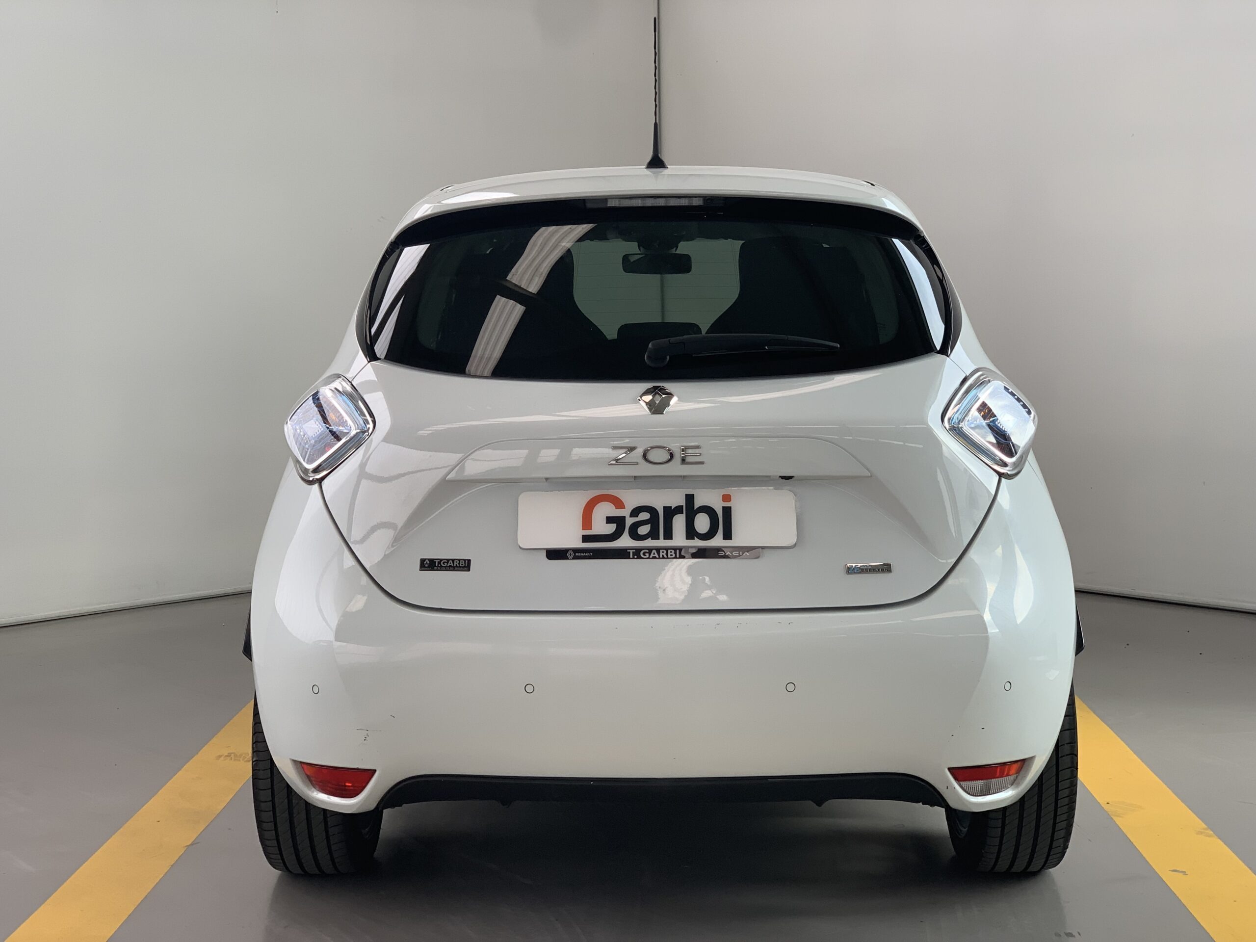 RENAULT ZOE LIMITED 110CV BATERIA 40KWH + LLANTAS DE ALEACION + AYUDA AL APARCAMIENTO TRASERO & CAMARA DE VISION TRASERA