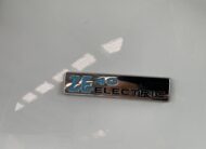 RENAULT ZOE LIMITED 110CV BATERIA 40KWH + LLANTAS DE ALEACION + AYUDA AL APARCAMIENTO TRASERO & CAMARA DE VISION TRASERA
