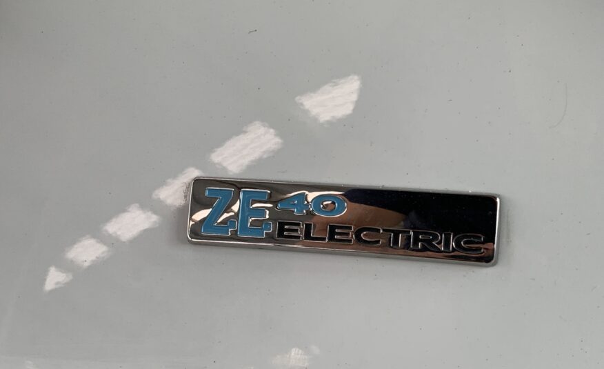 RENAULT ZOE LIMITED 110CV BATERIA 40KWH + LLANTAS DE ALEACION + AYUDA AL APARCAMIENTO TRASERO & CAMARA DE VISION TRASERA