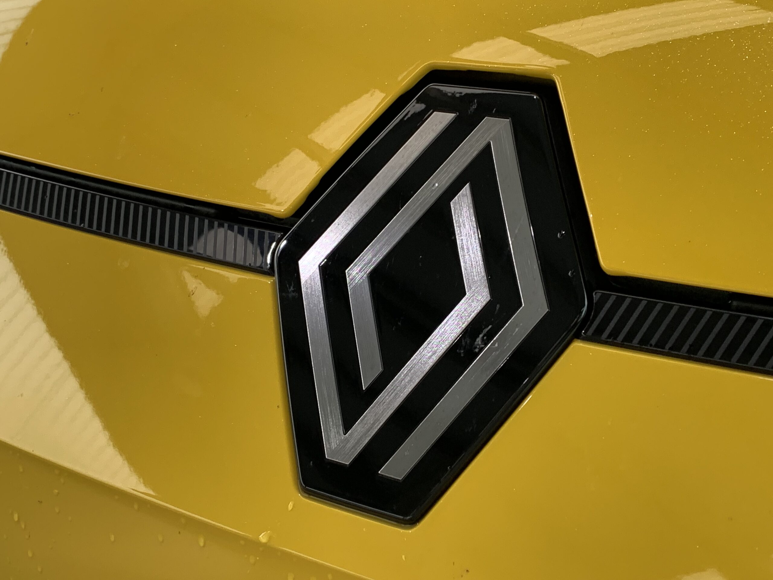 RENAULT 5 ICONIC CINQ 150CV ELECTRICO 100% AUTONOMIA CONFORT (HASTA 412KM DE AUTONOMIA) + CARGA BIDIRECCIONAL + PACK SAFETY & EASY DRIVE + AUDIO PREMIUM HARMAN KARDON & GOOGLE INTEGRADO