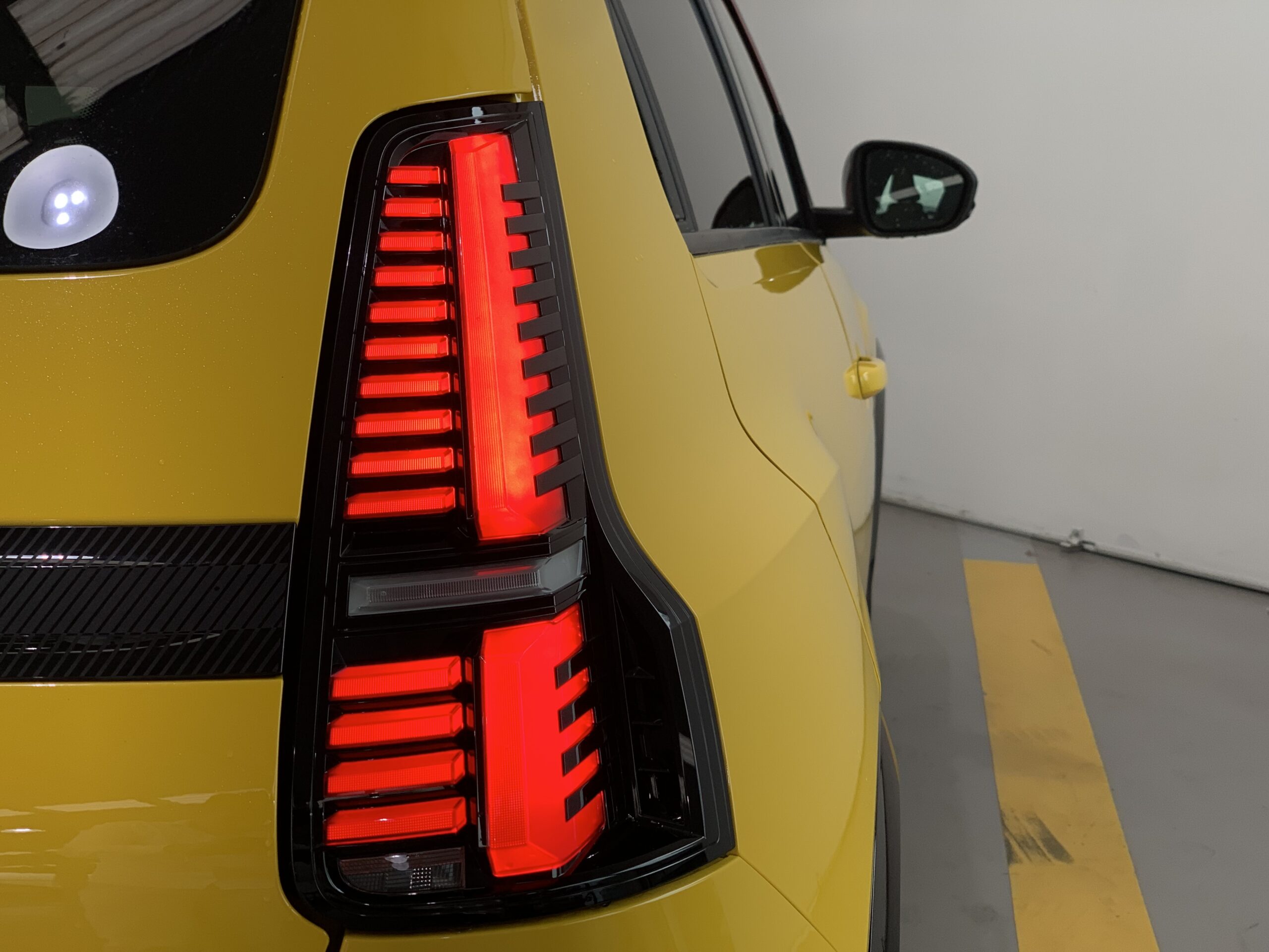 RENAULT 5 ICONIC CINQ 150CV ELECTRICO 100% AUTONOMIA CONFORT (HASTA 412KM DE AUTONOMIA) + CARGA BIDIRECCIONAL + PACK SAFETY & EASY DRIVE + AUDIO PREMIUM HARMAN KARDON & GOOGLE INTEGRADO