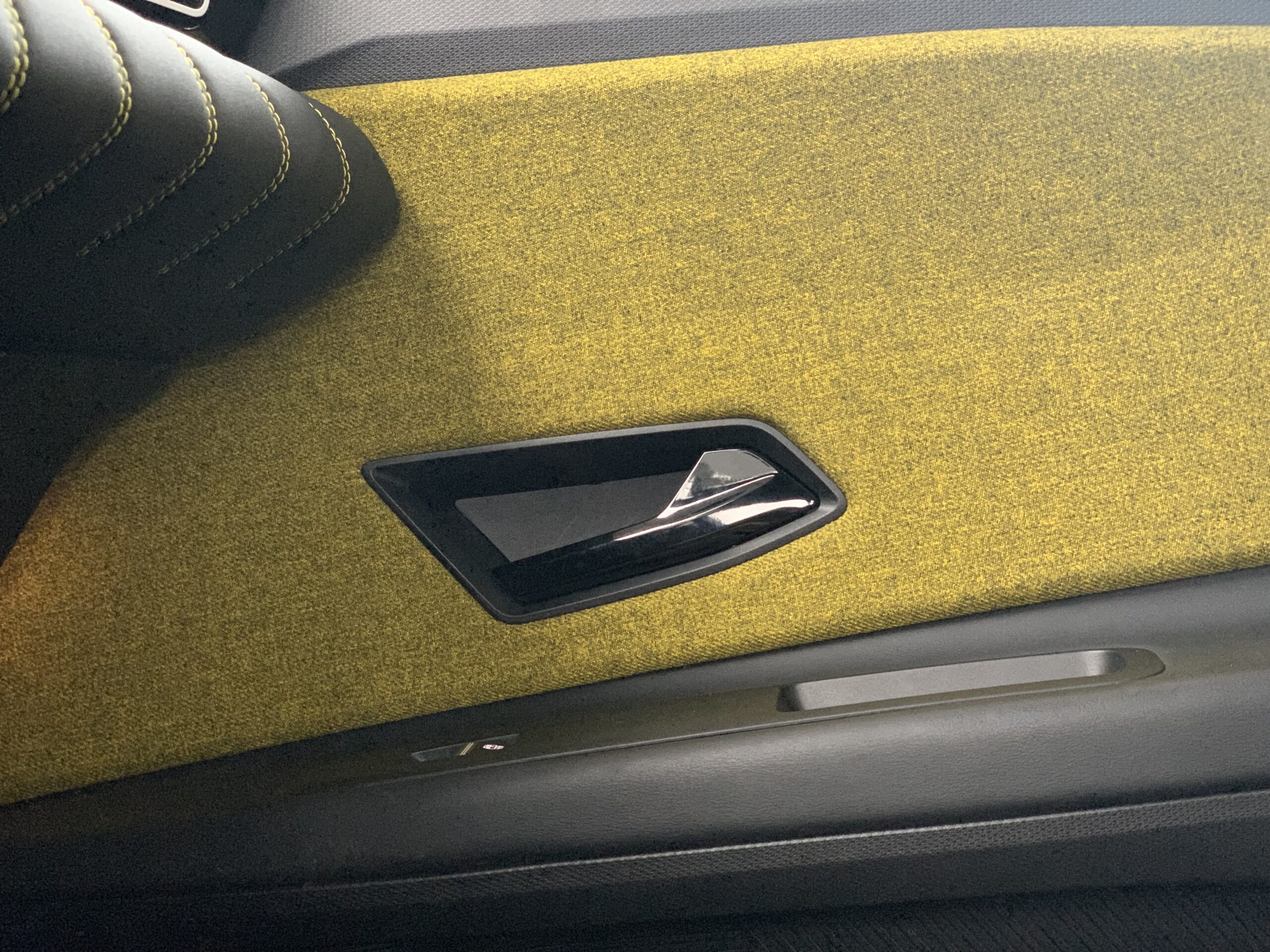 RENAULT 5 ICONIC CINQ 150CV ELECTRICO 100% AUTONOMIA CONFORT (HASTA 412KM DE AUTONOMIA) + CARGA BIDIRECCIONAL + PACK SAFETY & EASY DRIVE + AUDIO PREMIUM HARMAN KARDON & GOOGLE INTEGRADO