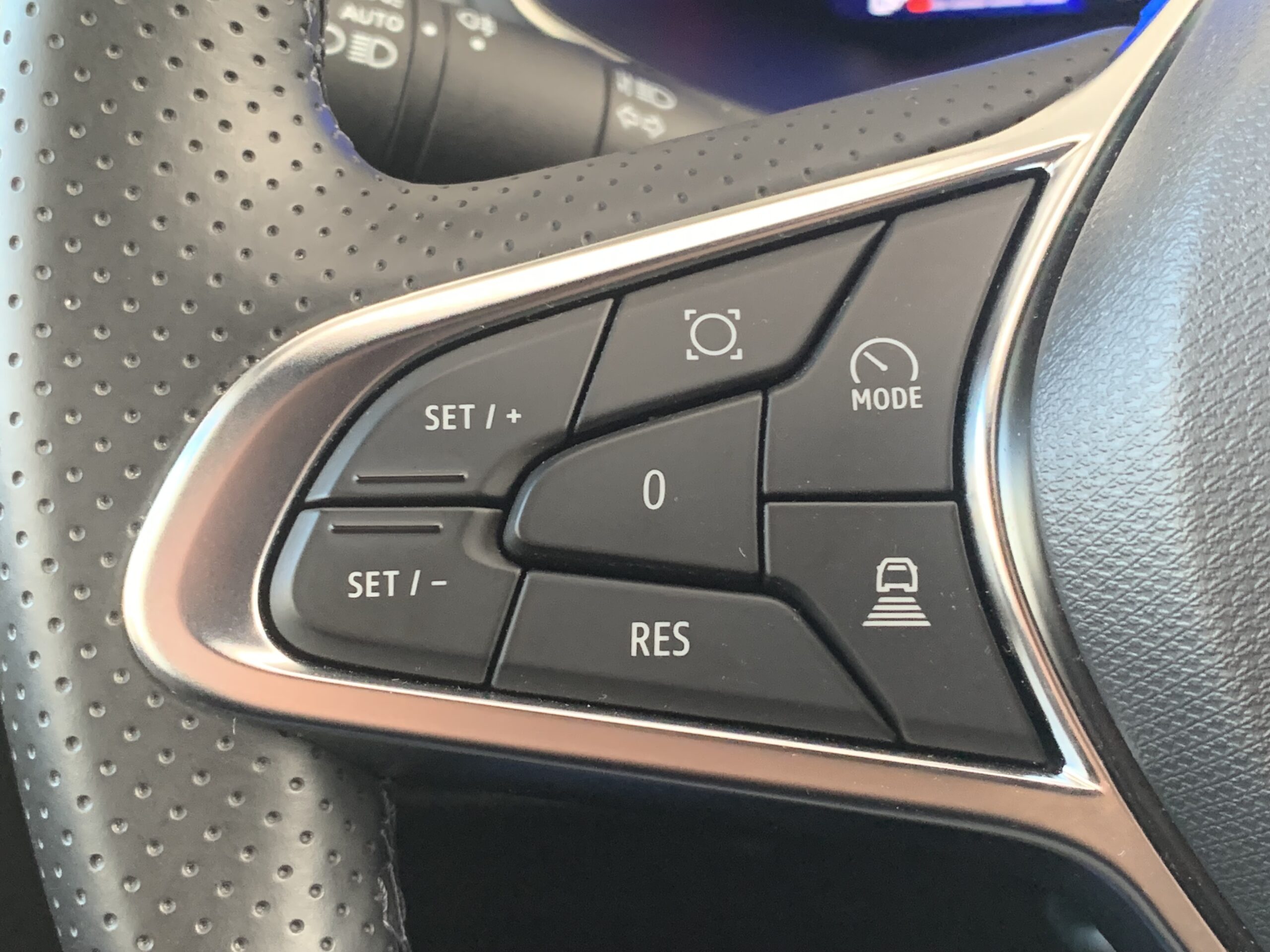 RENAULT SYMBIOZ TECHNO E-TECH FULL HYBRID 145CV + RUEDA + PACK PARKING SAFETY & DRIVING