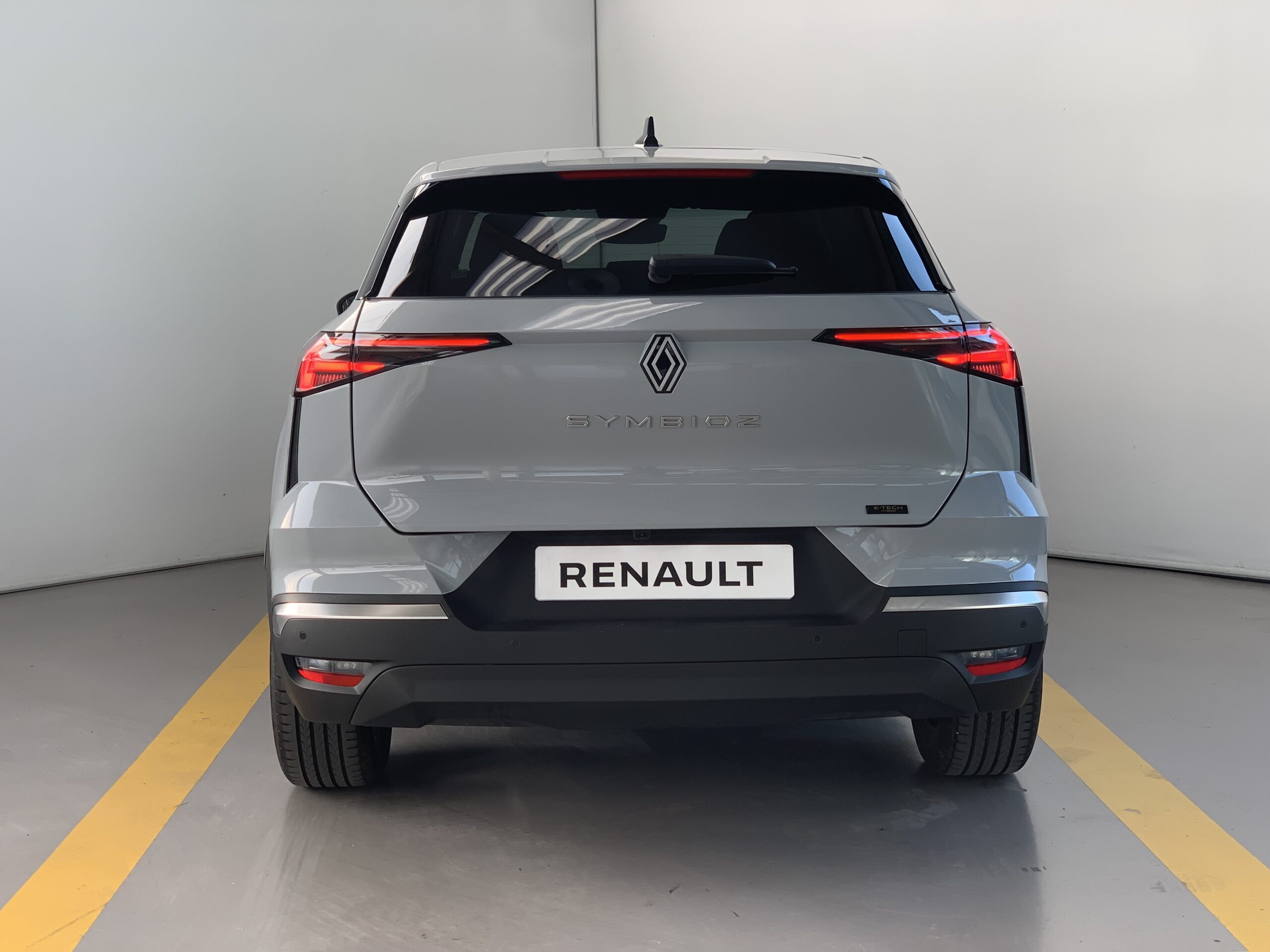 RENAULT SYMBIOZ TECHNO E-TECH FULL HYBRID 145CV + RUEDA + PACK PARKING SAFETY & DRIVING