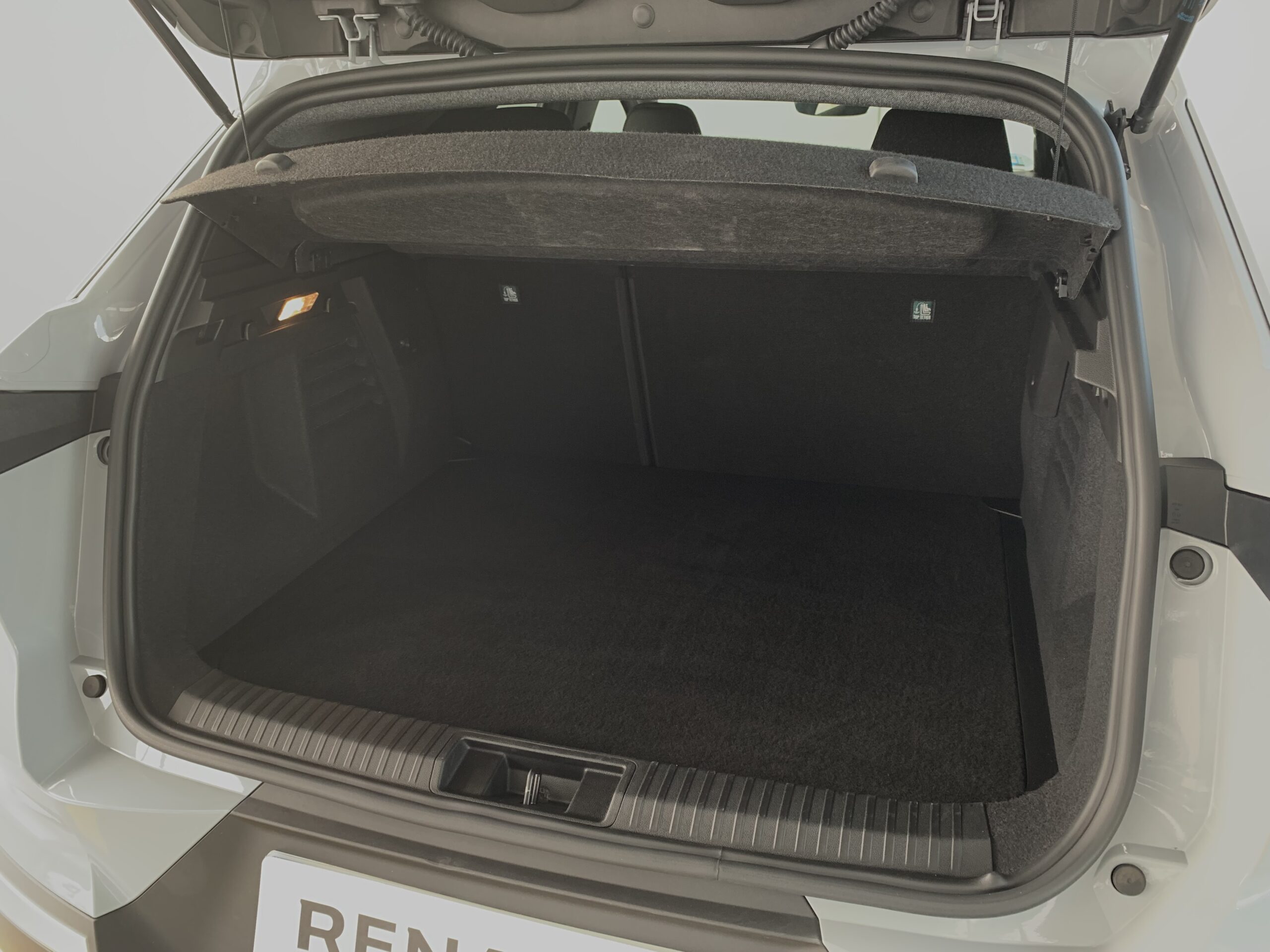 RENAULT SYMBIOZ TECHNO E-TECH FULL HYBRID 145CV + RUEDA + PACK PARKING SAFETY & DRIVING