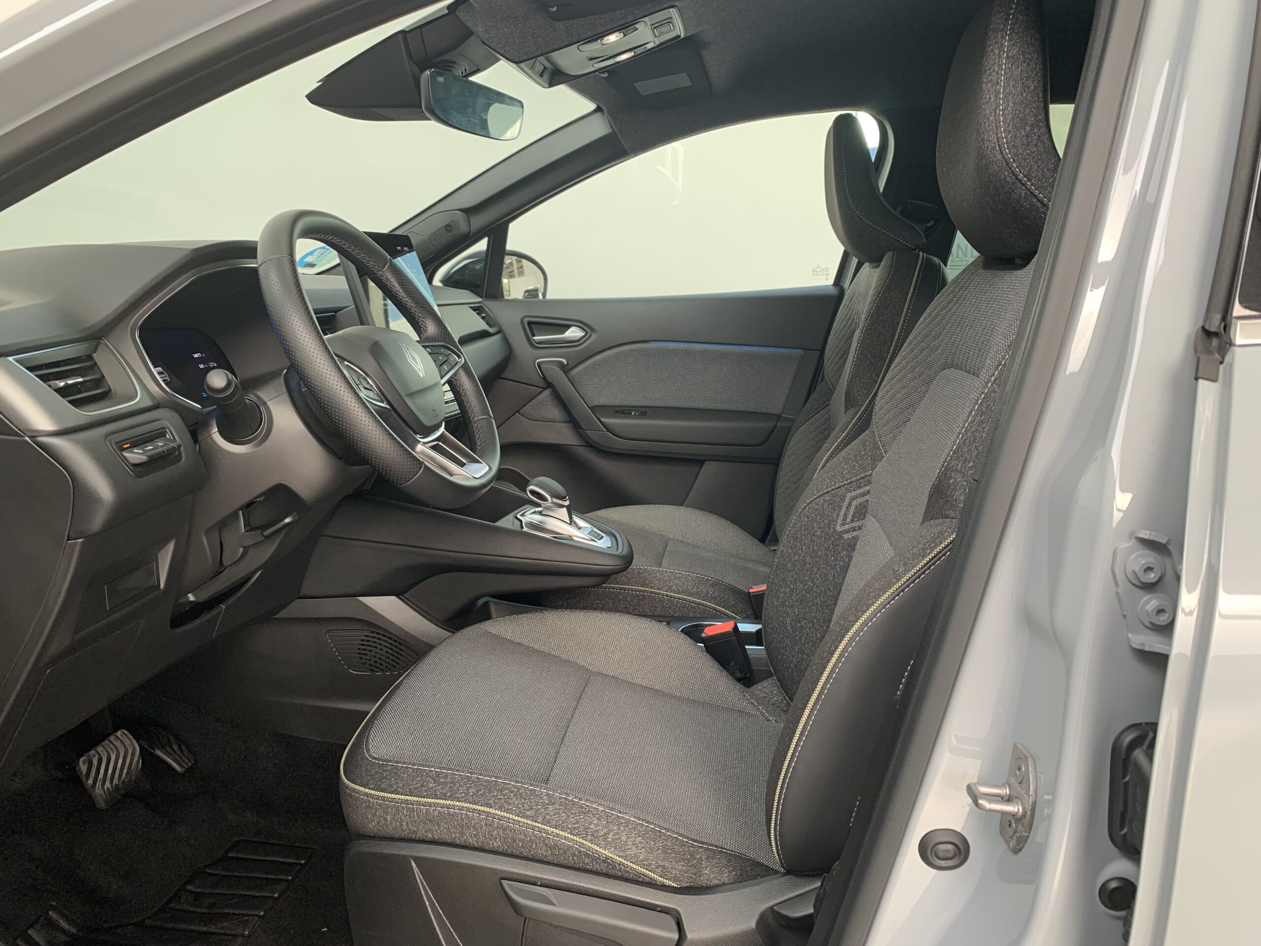 RENAULT SYMBIOZ TECHNO E-TECH FULL HYBRID 145CV + RUEDA + PACK PARKING SAFETY & DRIVING