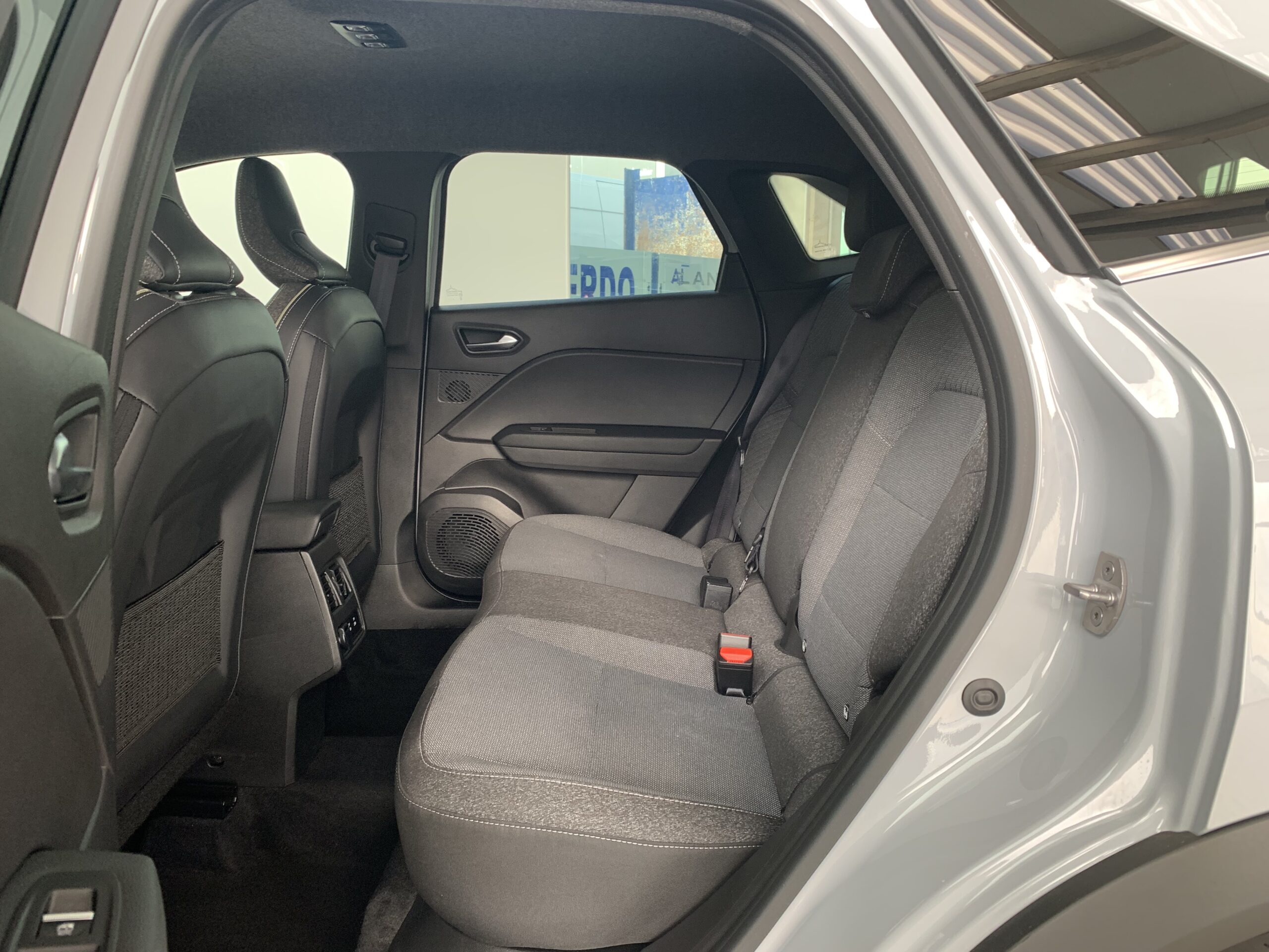 RENAULT SYMBIOZ TECHNO E-TECH FULL HYBRID 145CV + RUEDA + PACK PARKING SAFETY & DRIVING