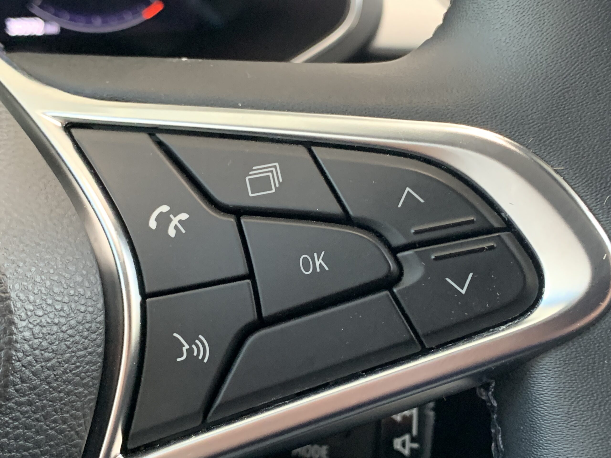 RENAULT CAPTUR TECHNO TCE 90CV + RUEDA DE REPUESTO + BARRAS DE TECHO LONGITUDINALES + CARGADOR INDUCCION + PACK CITY PREMIUM (Camara 360º + Easy Park Assist) + PACK FULL SCREEN (Navegacion)