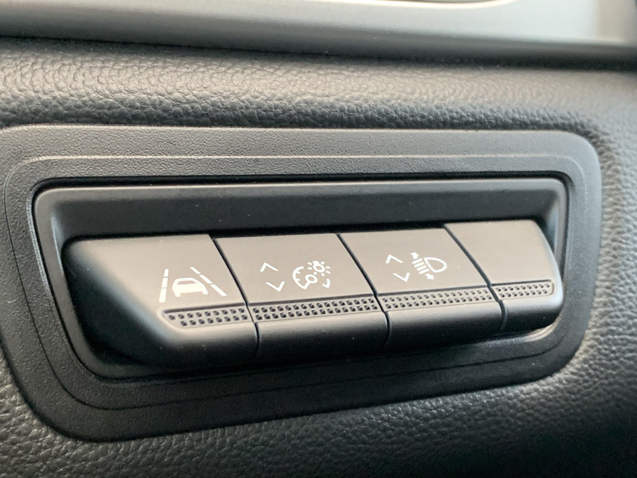 RENAULT CAPTUR TECHNO TCE 90CV + RUEDA DE REPUESTO + BARRAS DE TECHO LONGITUDINALES + CARGADOR INDUCCION + PACK CITY PREMIUM (Camara 360º + Easy Park Assist) + PACK FULL SCREEN (Navegacion)