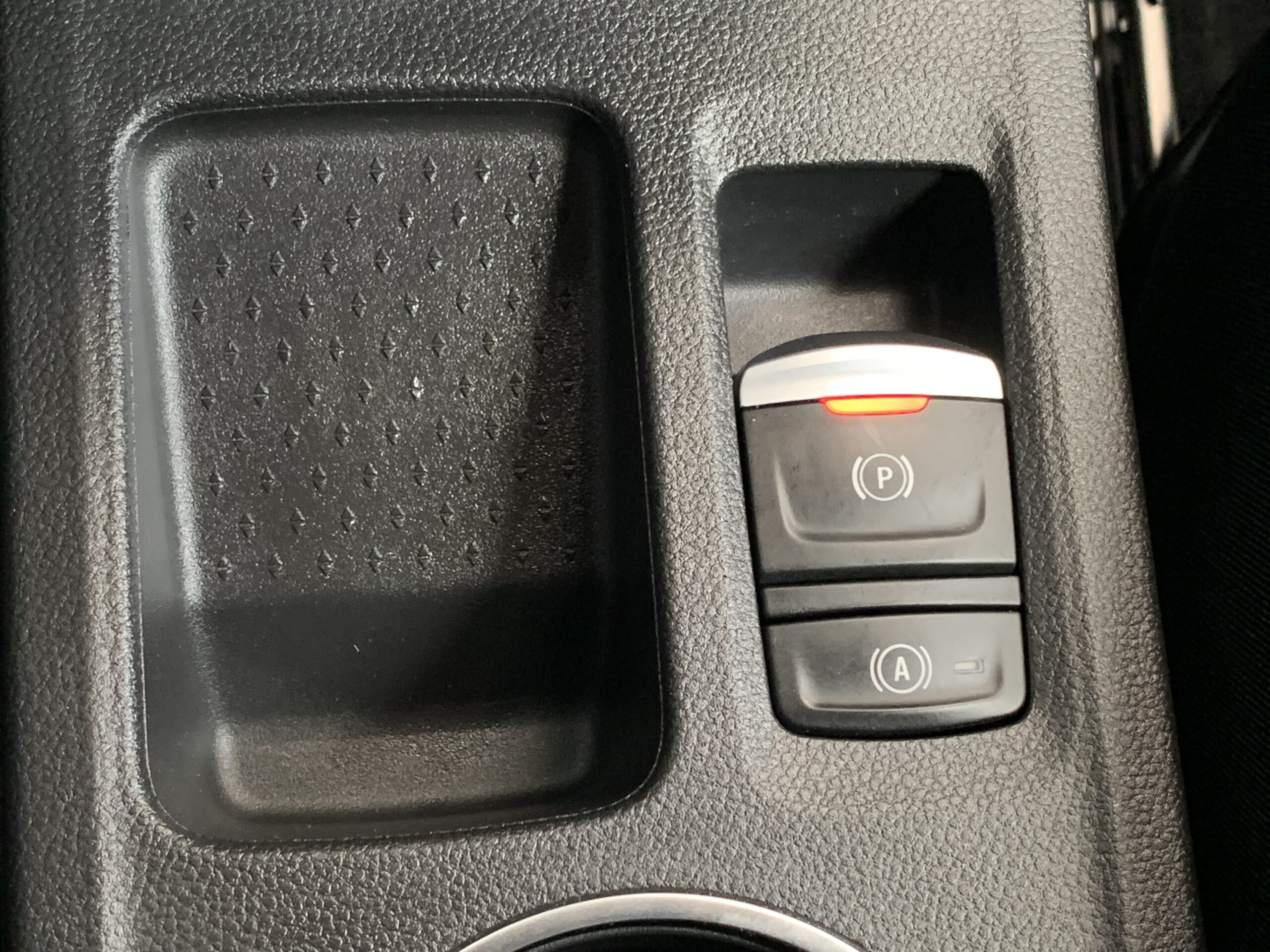 RENAULT CAPTUR TECHNO TCE 90CV + RUEDA DE REPUESTO + BARRAS DE TECHO LONGITUDINALES + CARGADOR INDUCCION + PACK CITY PREMIUM (Camara 360º + Easy Park Assist) + PACK FULL SCREEN (Navegacion)