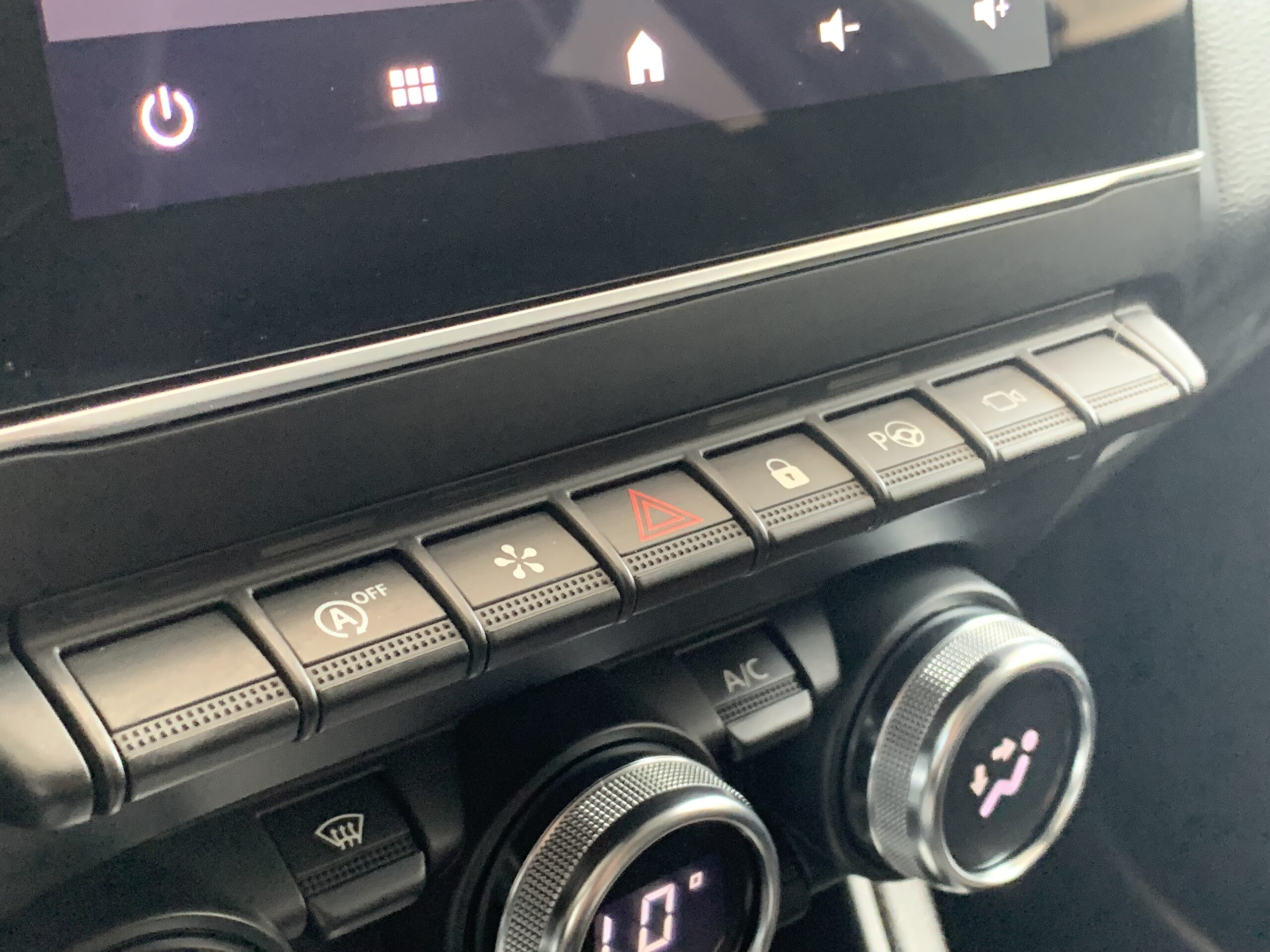 RENAULT CAPTUR TECHNO TCE 90CV + RUEDA DE REPUESTO + BARRAS DE TECHO LONGITUDINALES + CARGADOR INDUCCION + PACK CITY PREMIUM (Camara 360º + Easy Park Assist) + PACK FULL SCREEN (Navegacion)