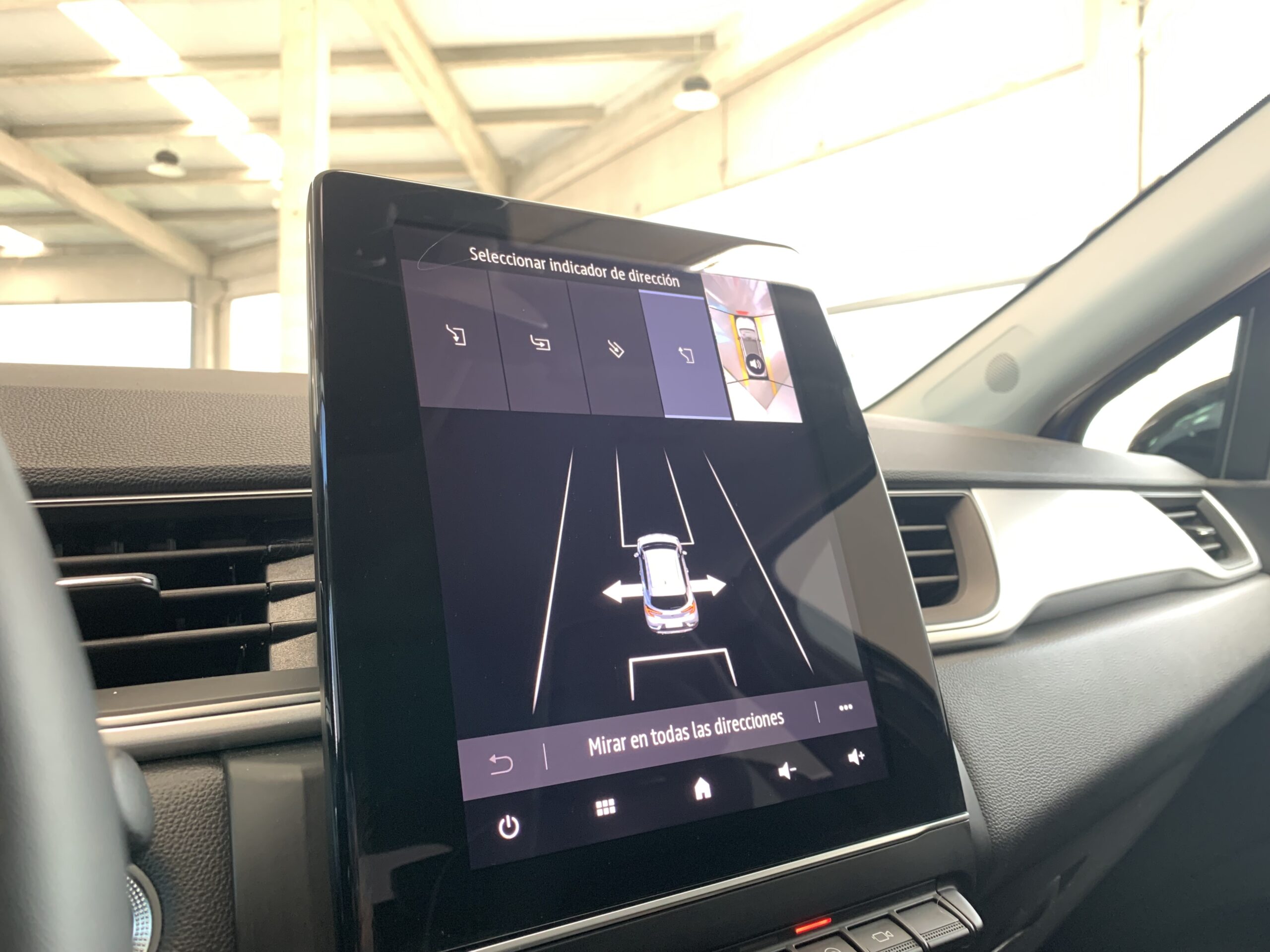 RENAULT CAPTUR TECHNO TCE 90CV + RUEDA DE REPUESTO + BARRAS DE TECHO LONGITUDINALES + CARGADOR INDUCCION + PACK CITY PREMIUM (Camara 360º + Easy Park Assist) + PACK FULL SCREEN (Navegacion)