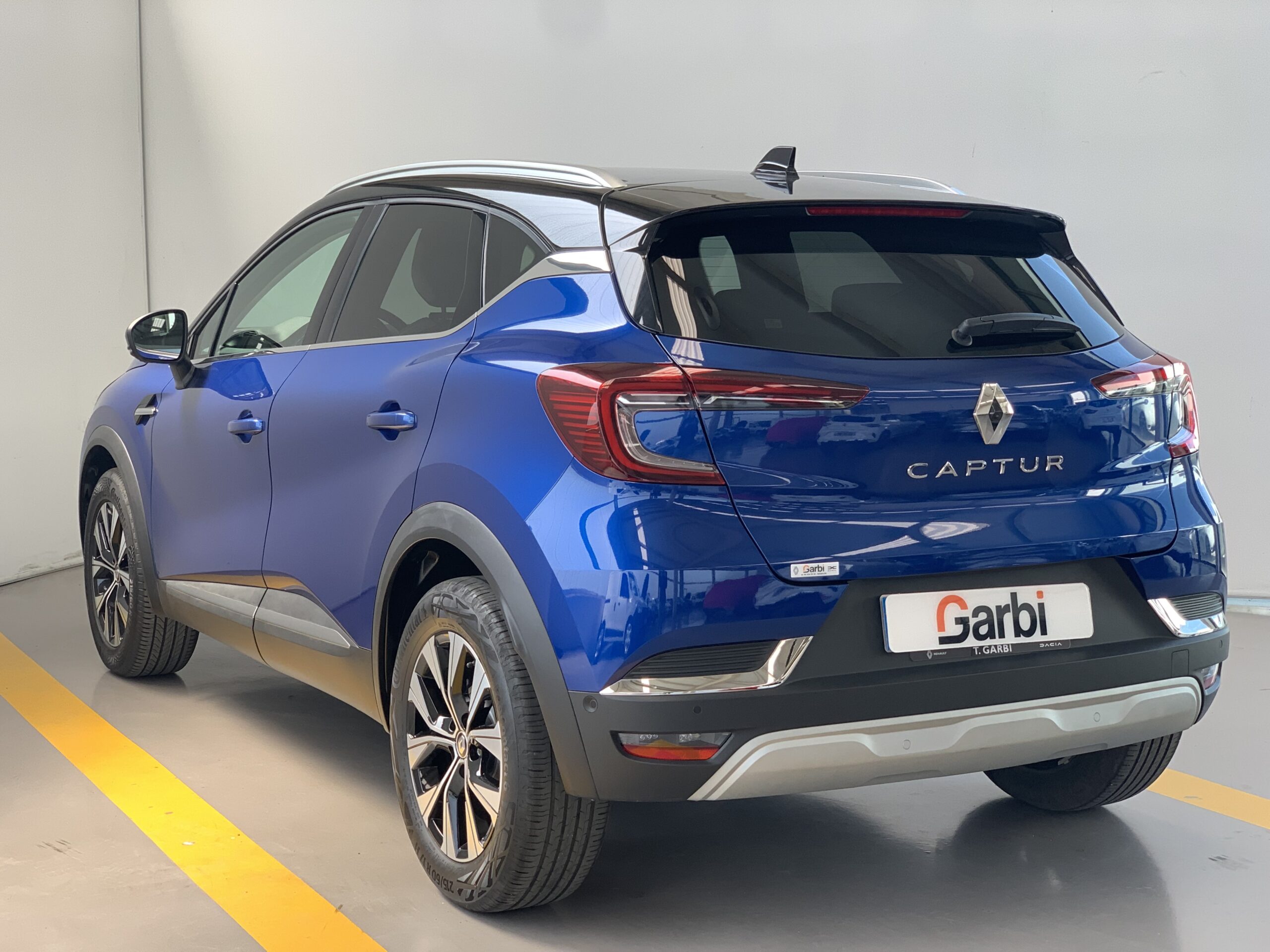 RENAULT CAPTUR TECHNO TCE 90CV + RUEDA DE REPUESTO + BARRAS DE TECHO LONGITUDINALES + CARGADOR INDUCCION + PACK CITY PREMIUM (Camara 360º + Easy Park Assist) + PACK FULL SCREEN (Navegacion)