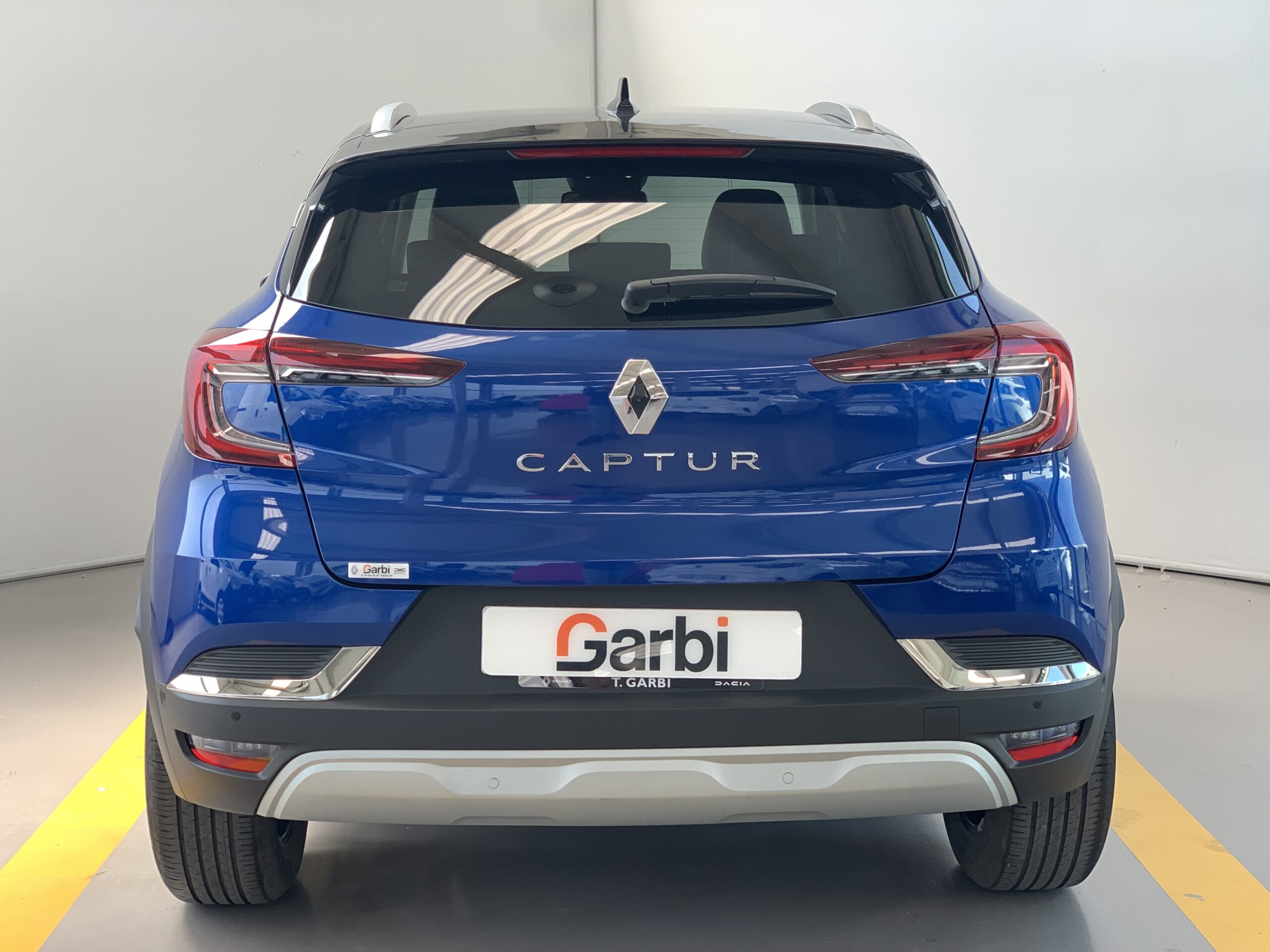 RENAULT CAPTUR TECHNO TCE 90CV + RUEDA DE REPUESTO + BARRAS DE TECHO LONGITUDINALES + CARGADOR INDUCCION + PACK CITY PREMIUM (Camara 360º + Easy Park Assist) + PACK FULL SCREEN (Navegacion)