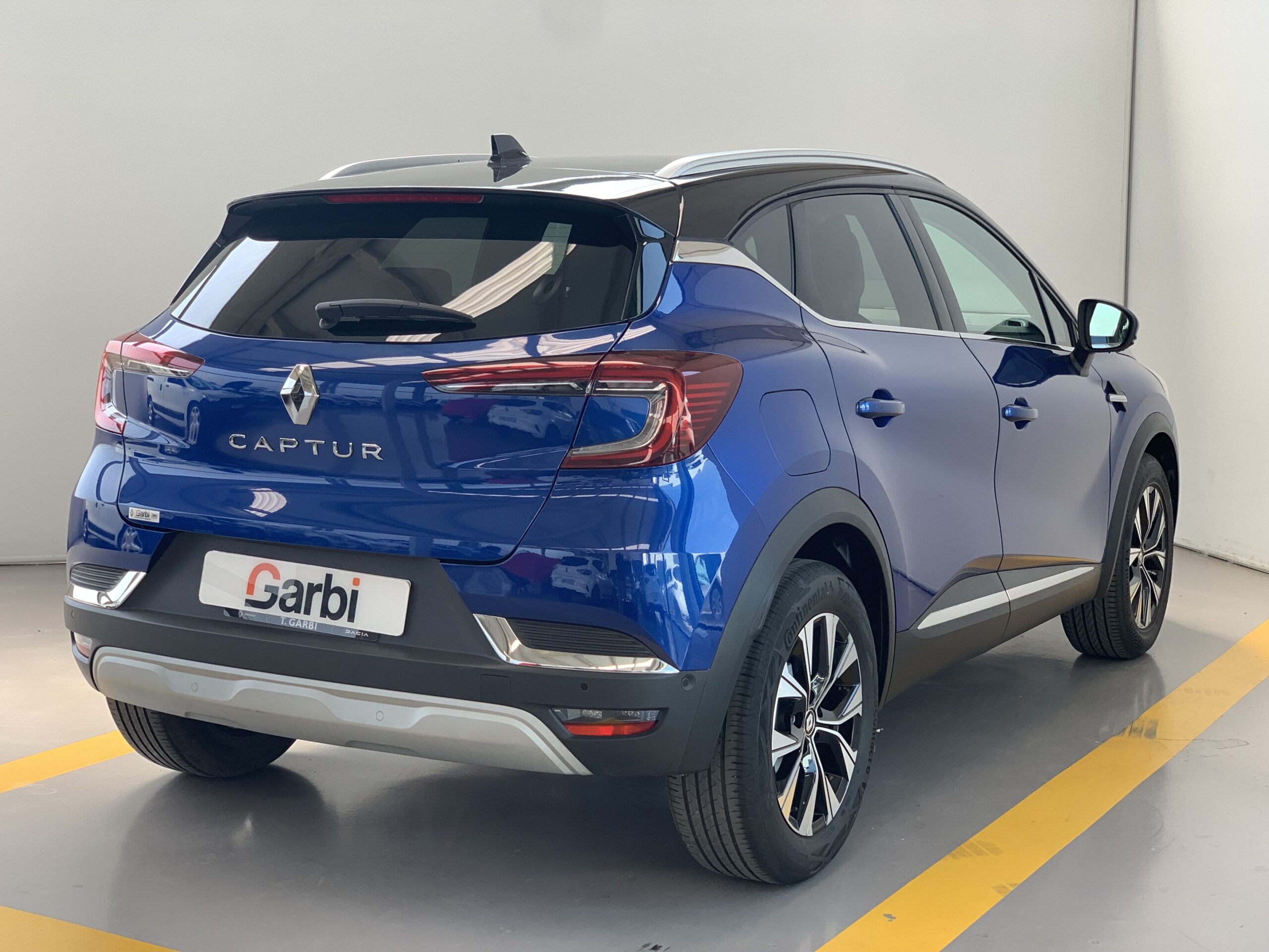 RENAULT CAPTUR TECHNO TCE 90CV + RUEDA DE REPUESTO + BARRAS DE TECHO LONGITUDINALES + CARGADOR INDUCCION + PACK CITY PREMIUM (Camara 360º + Easy Park Assist) + PACK FULL SCREEN (Navegacion)