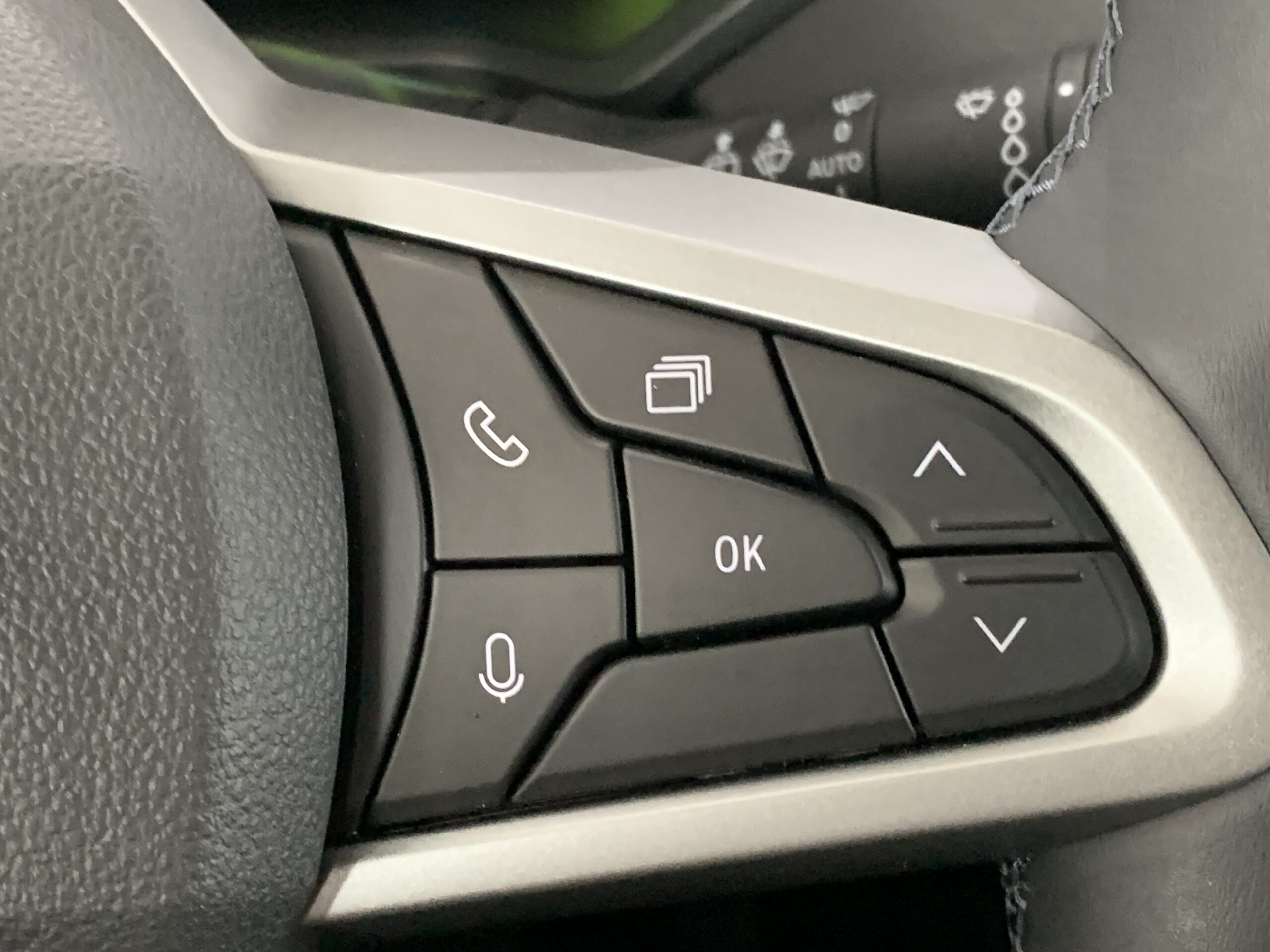 DACIA BIGSTER JOURNEY HYBRID 155CV + PACK PARKING + LLANTAS DE 19´´ + RUEDA