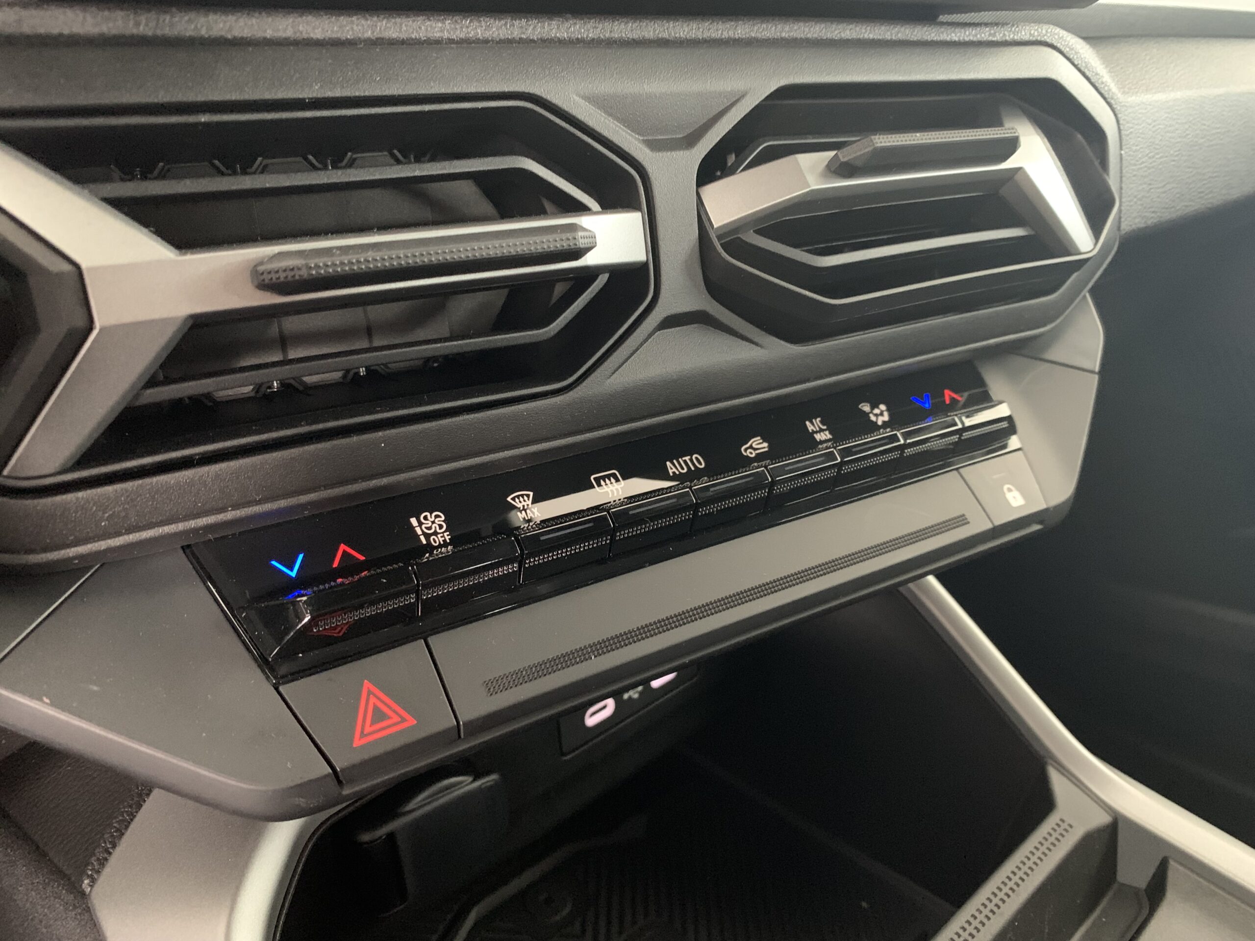 DACIA BIGSTER JOURNEY HYBRID 155CV + PACK PARKING + LLANTAS DE 19´´ + RUEDA