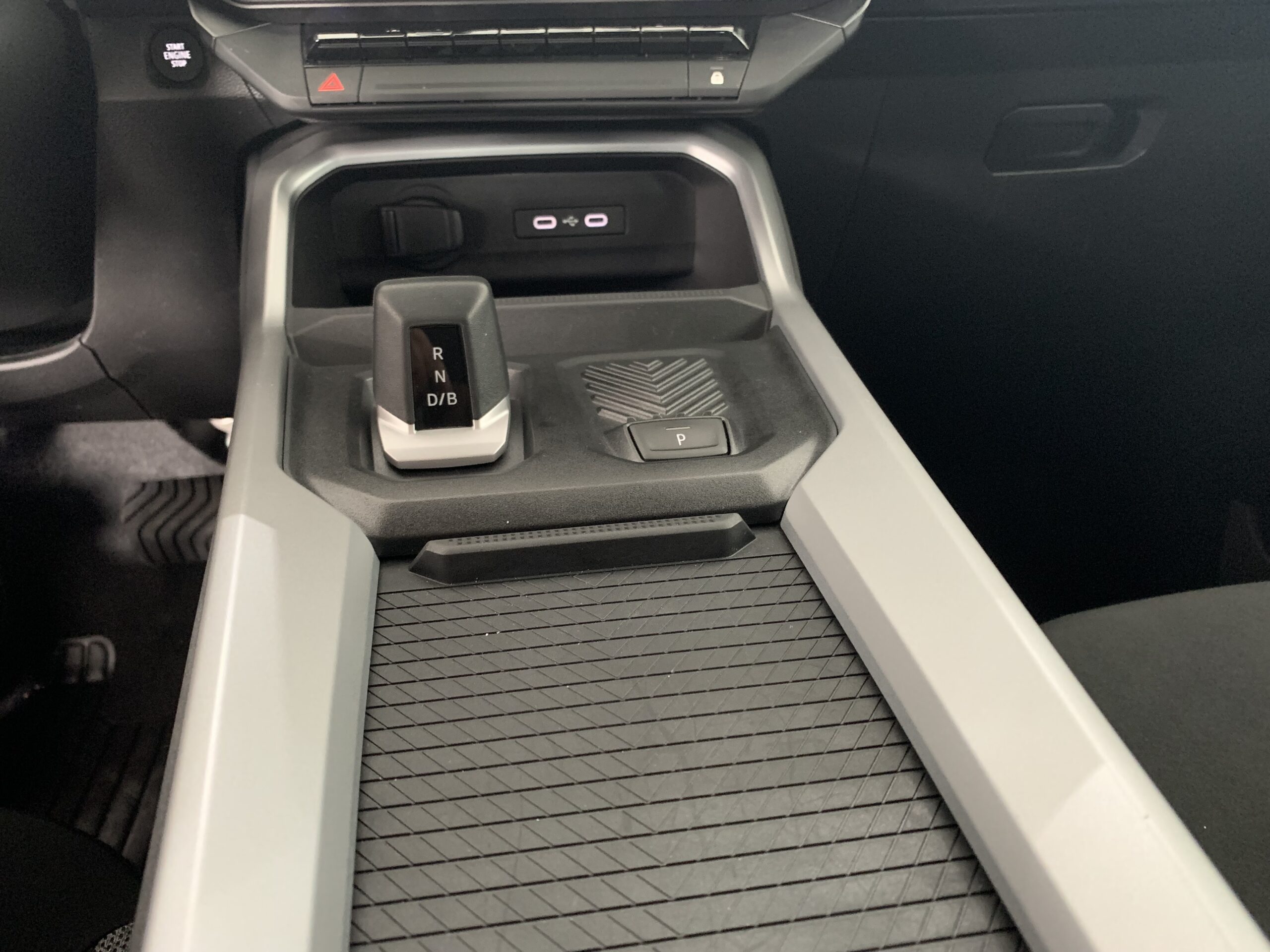 DACIA BIGSTER JOURNEY HYBRID 155CV + PACK PARKING + LLANTAS DE 19´´ + RUEDA