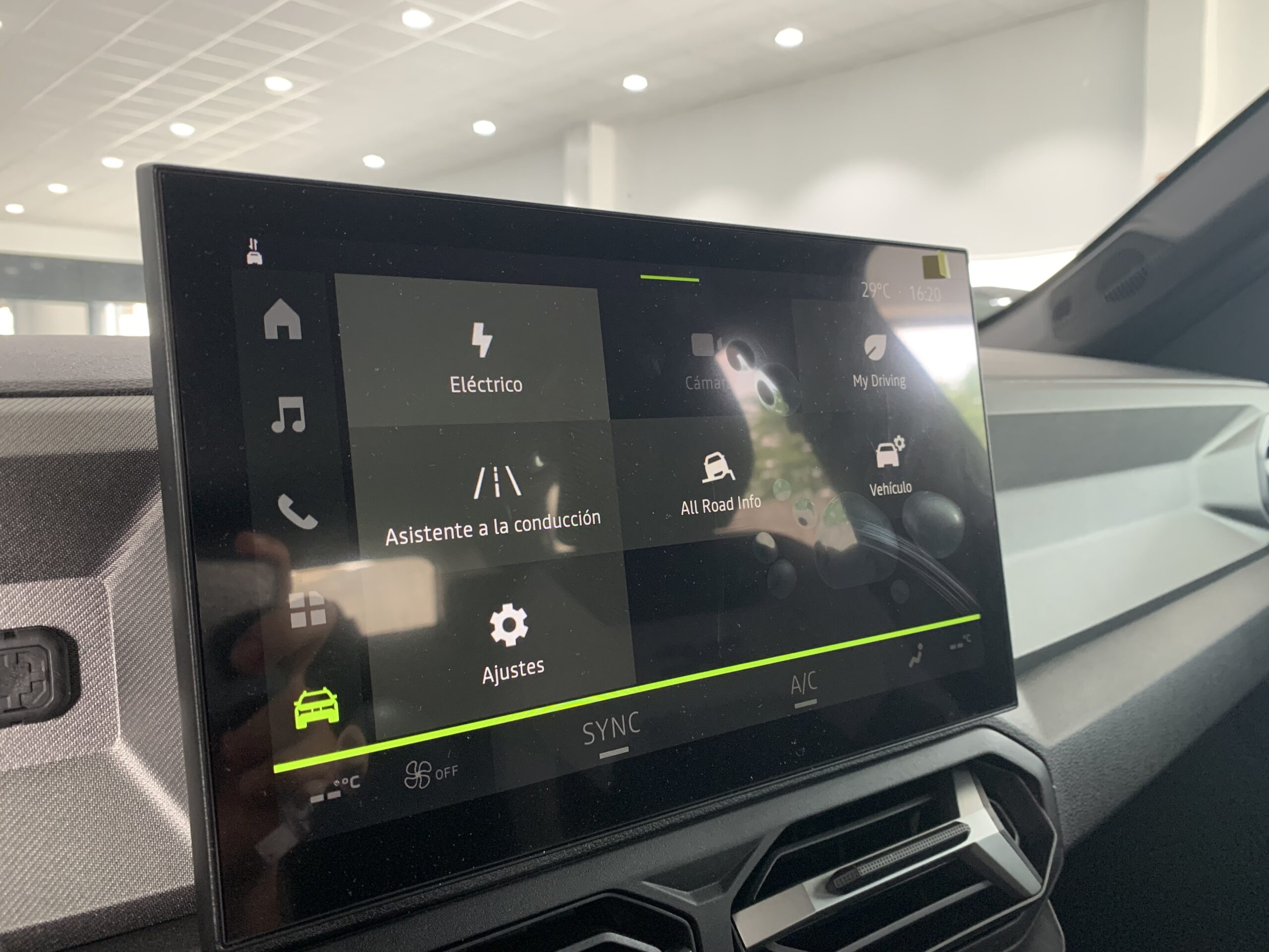 DACIA BIGSTER JOURNEY HYBRID 155CV + PACK PARKING + LLANTAS DE 19´´ + RUEDA