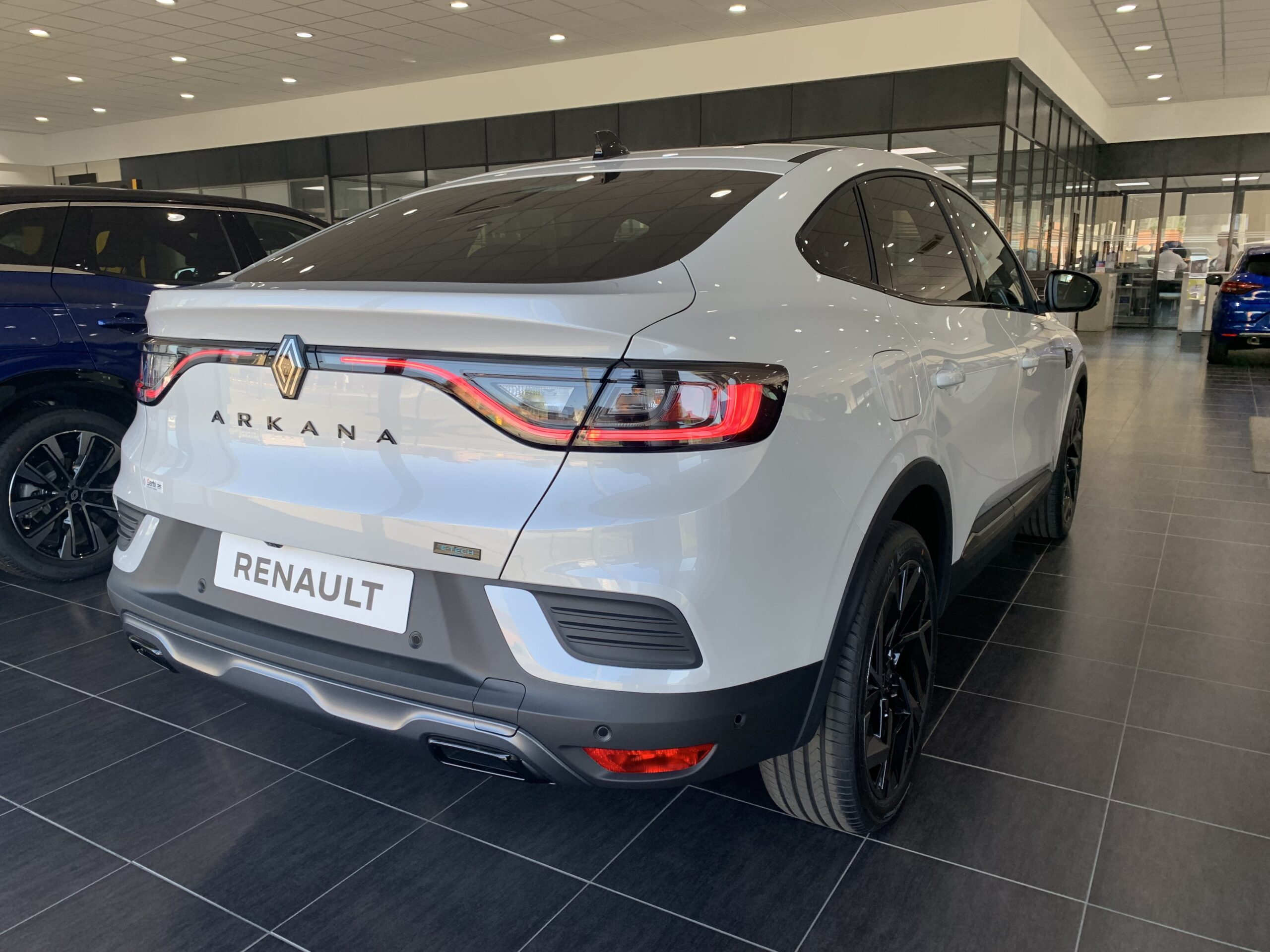 RENAULT ARKANA ESPIRIT ALPINE E-TECH 145CV + PACK PARKING PLUS