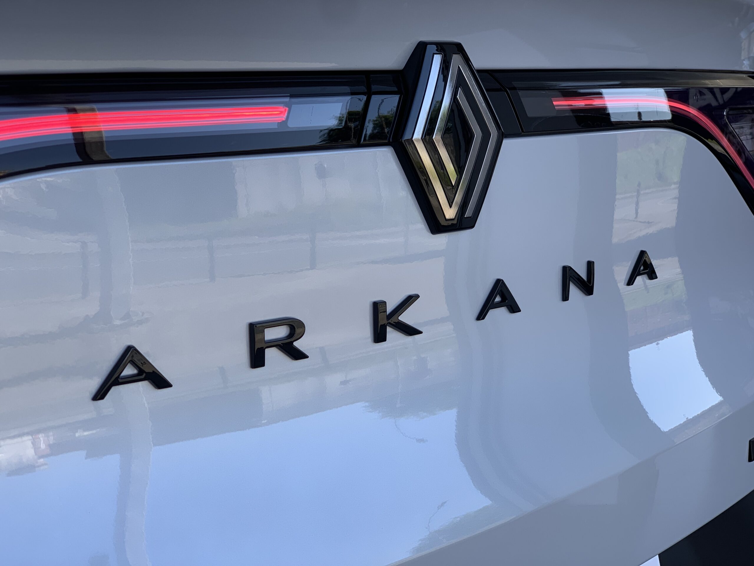 RENAULT ARKANA ESPIRIT ALPINE E-TECH 145CV + PACK PARKING PLUS