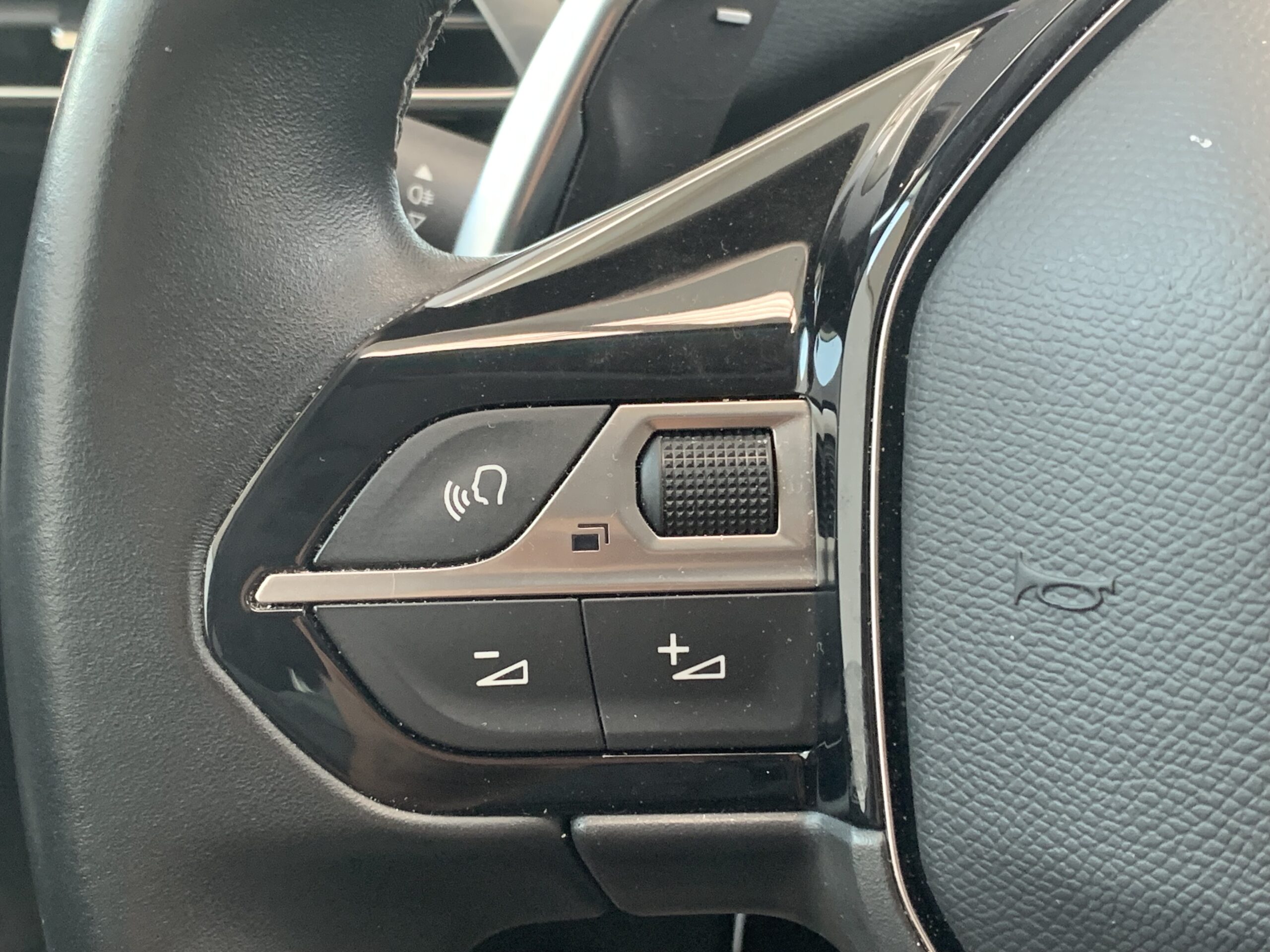 PEUGEOT 3008 ALLURE EAT8 HIBRIDO ENCHUFABLE 225CV