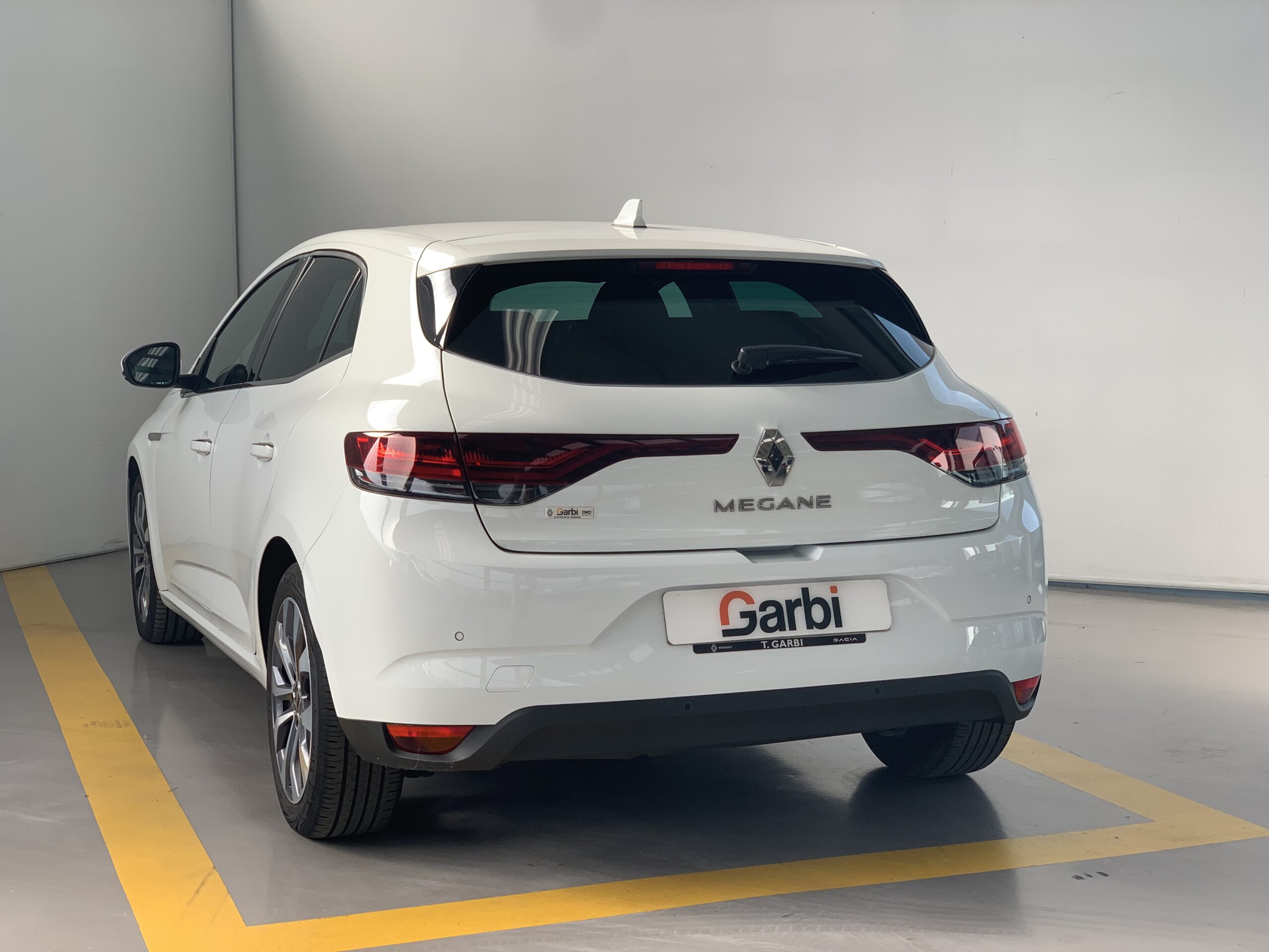 RENAULT MEGANE (BERLINA) TECHNO BLUE DCI 115CV + RUEDA