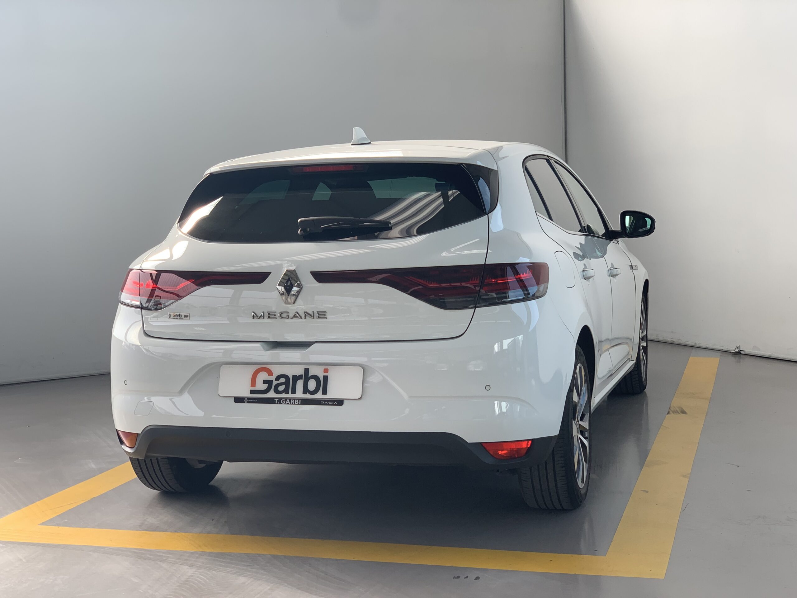 RENAULT MEGANE (BERLINA) TECHNO BLUE DCI 115CV + RUEDA