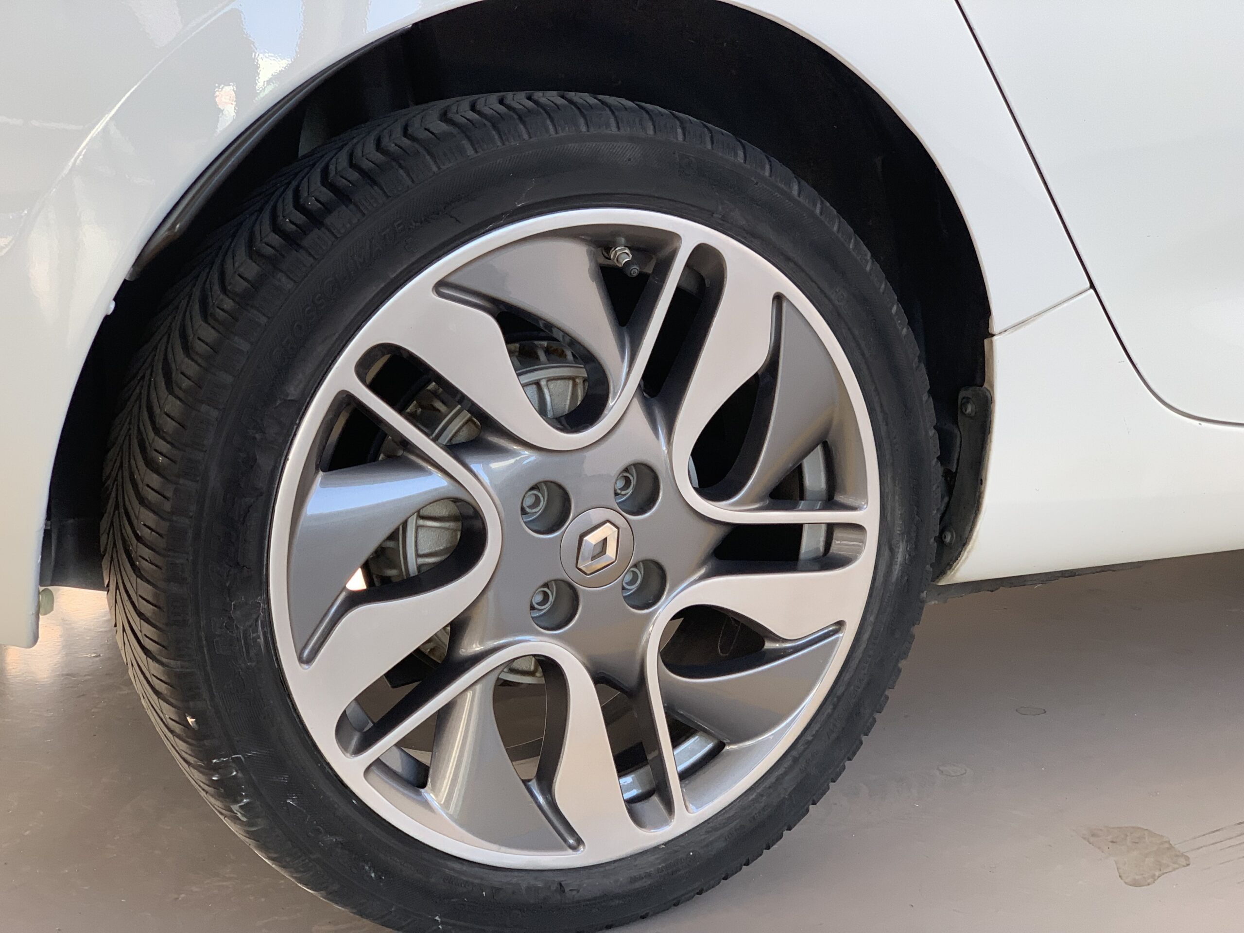 RENAULT ZOE LIMITED 40KWH R110 + LLANTAS DE ALEACION + RADAR CON CAMARA DE VISION TRASERA