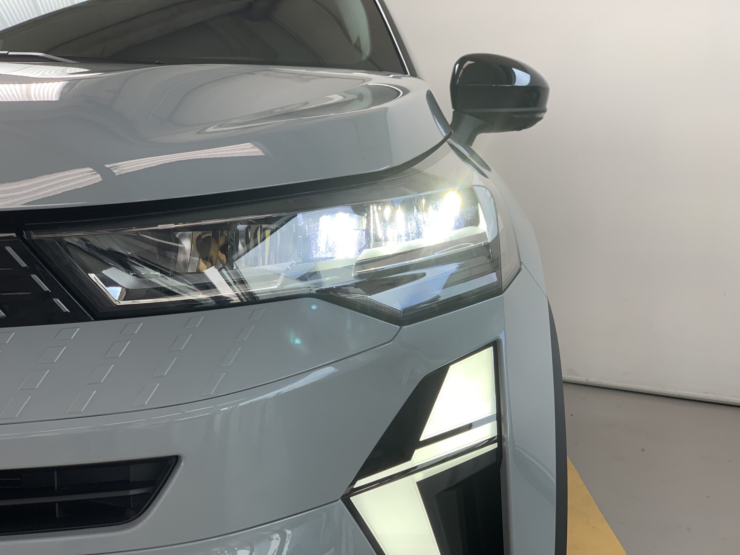 RENAULT CAPTUR TECHNO FULL HYBRID 145CV + BARRAS DE TECHO LONGITUDINALES + RUEDA DE EMERGENCIA + CAMARA 360º + APARCAMIENTO MANOS LIBRES + AYUDA AL APARCAMIENTO DELANTERO & TRASERO & LATERAL CON CAMARAS